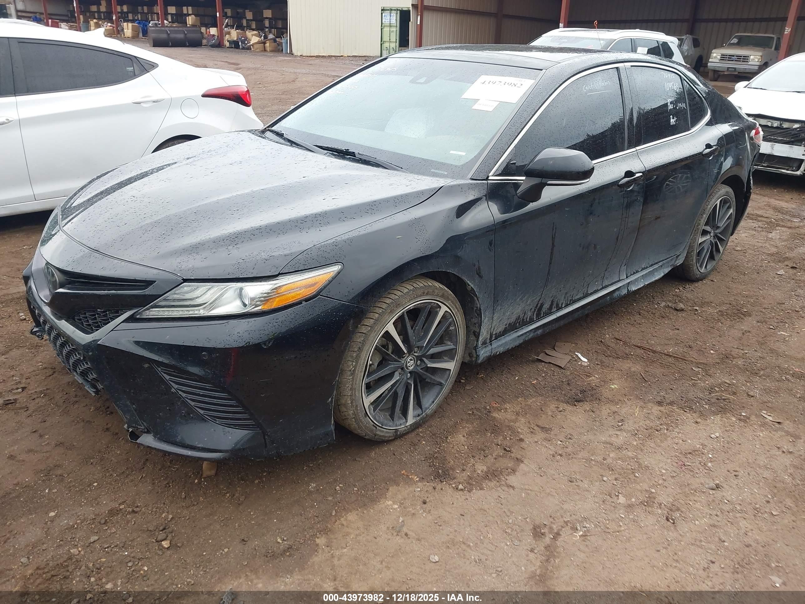 TOYOTA CAMRY image 2