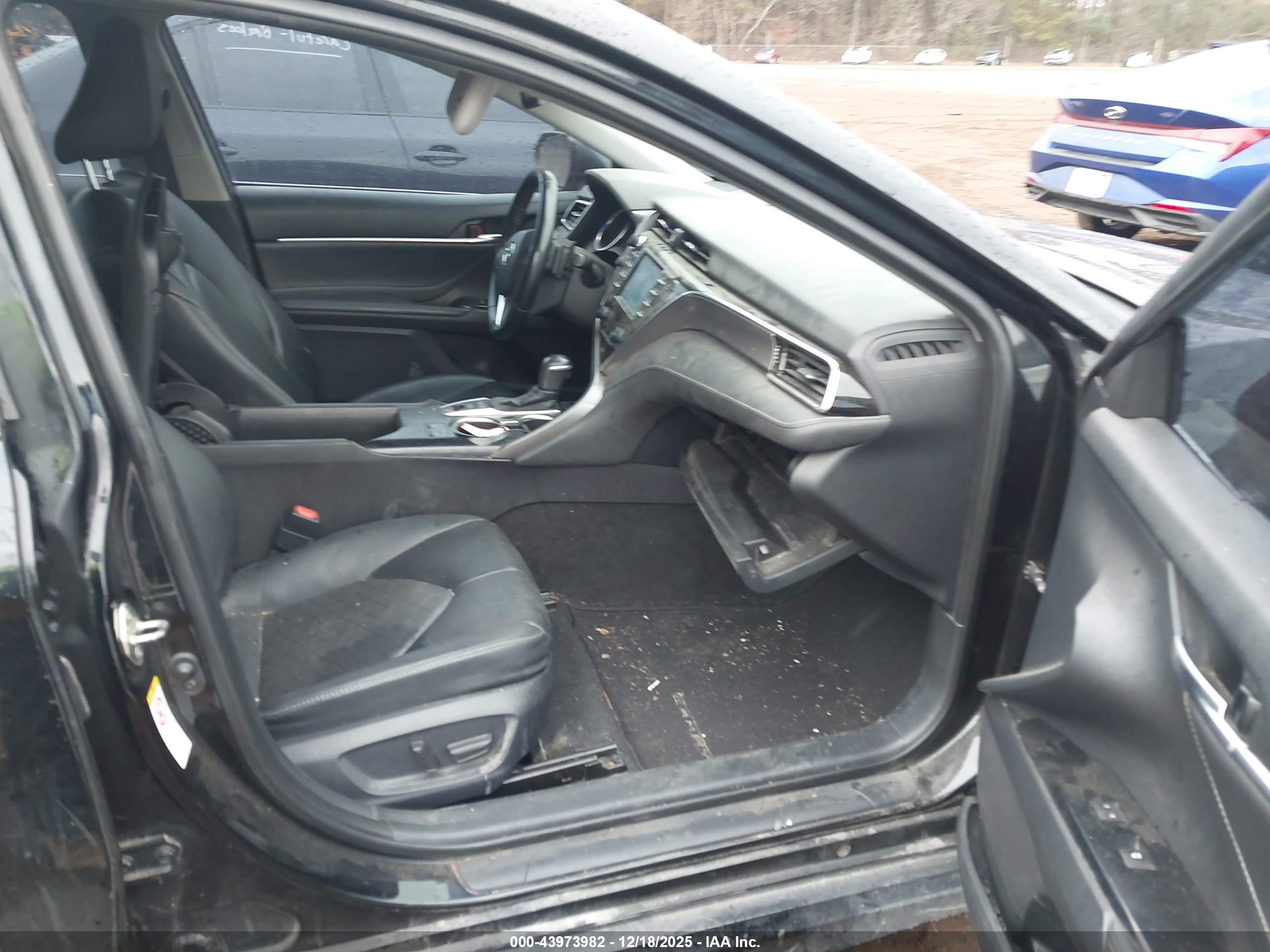 TOYOTA CAMRY image 5