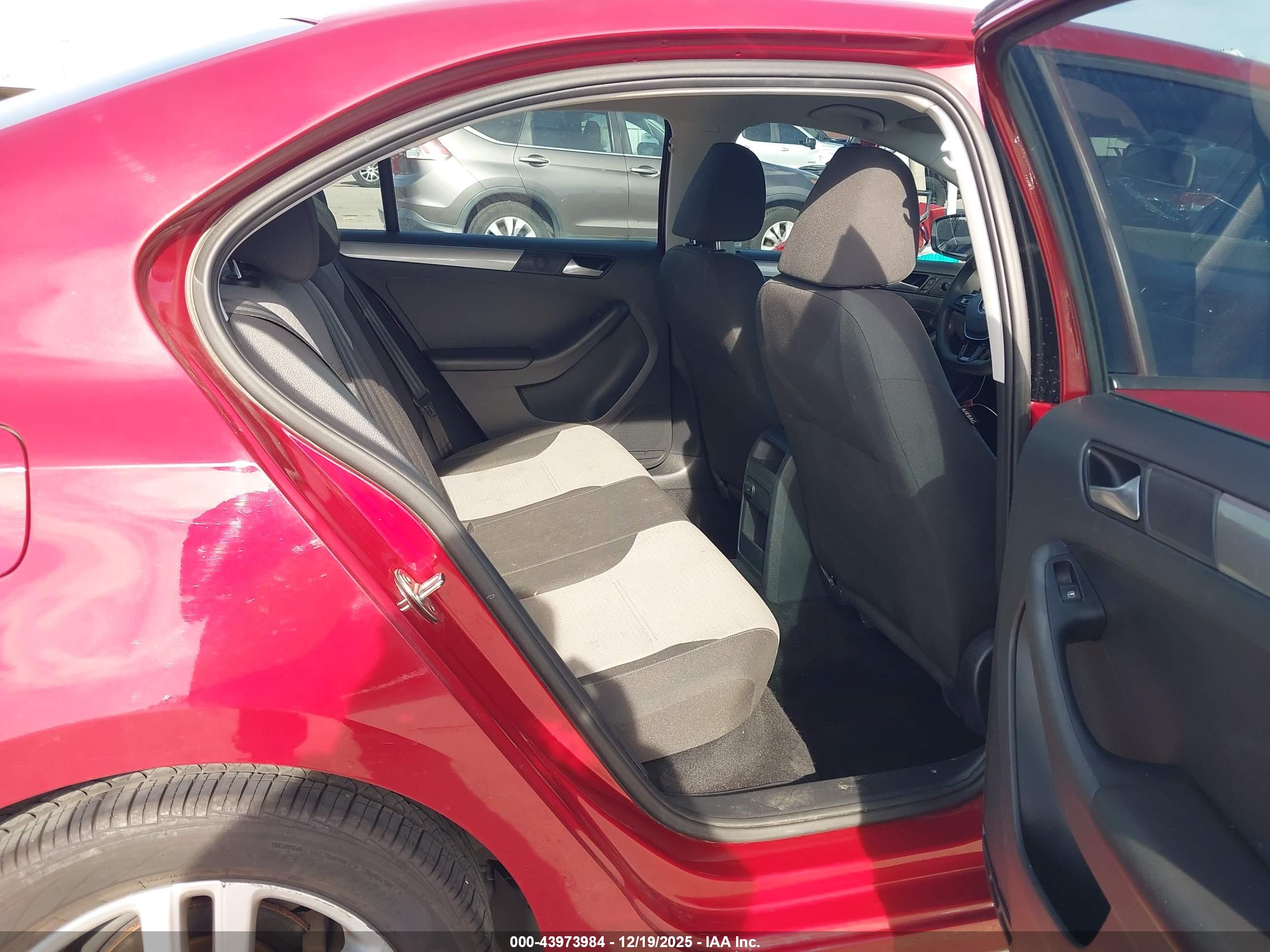 VOLKSWAGEN JETTA image 8