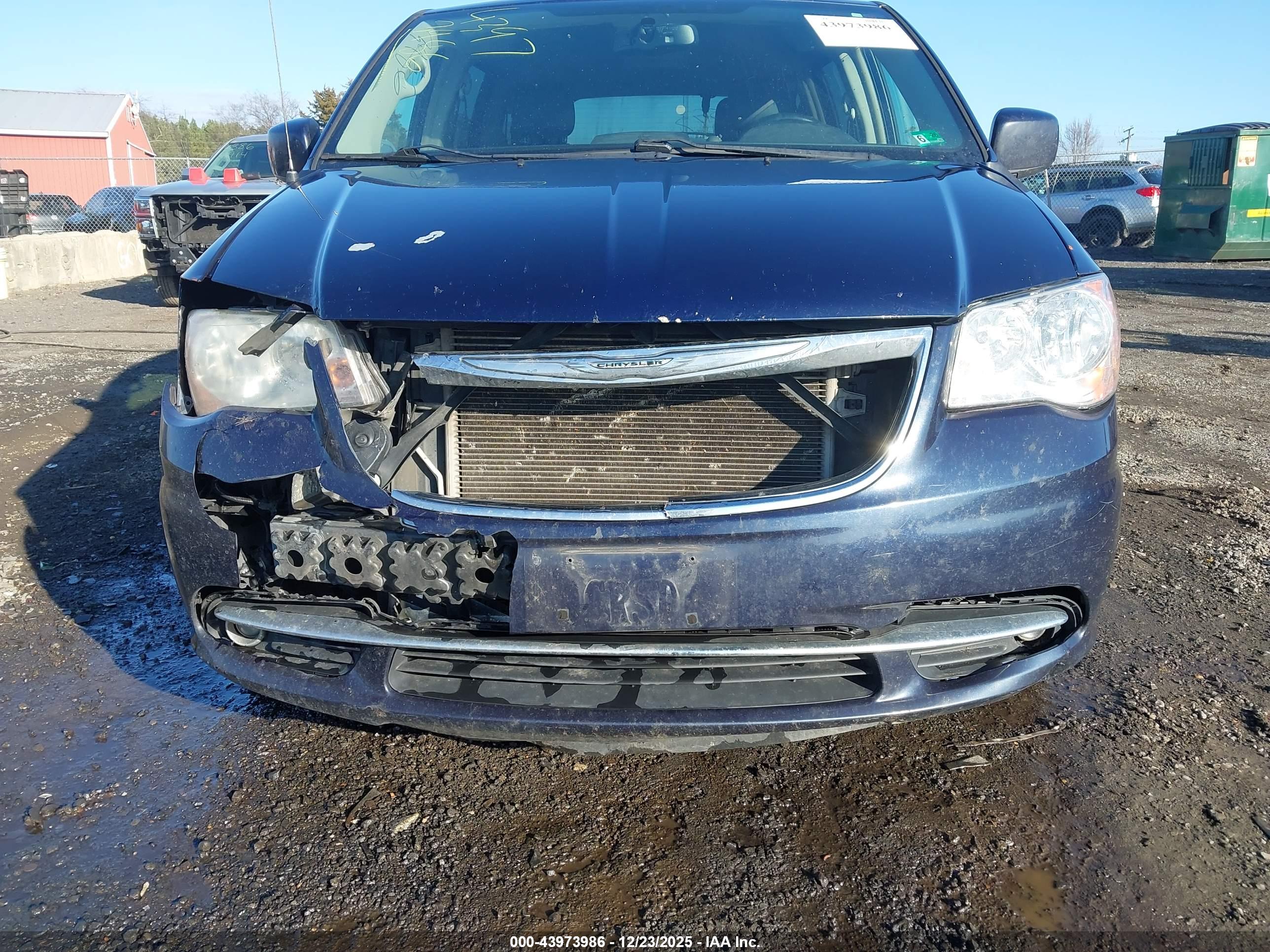 CHRYSLER TOWN image 6