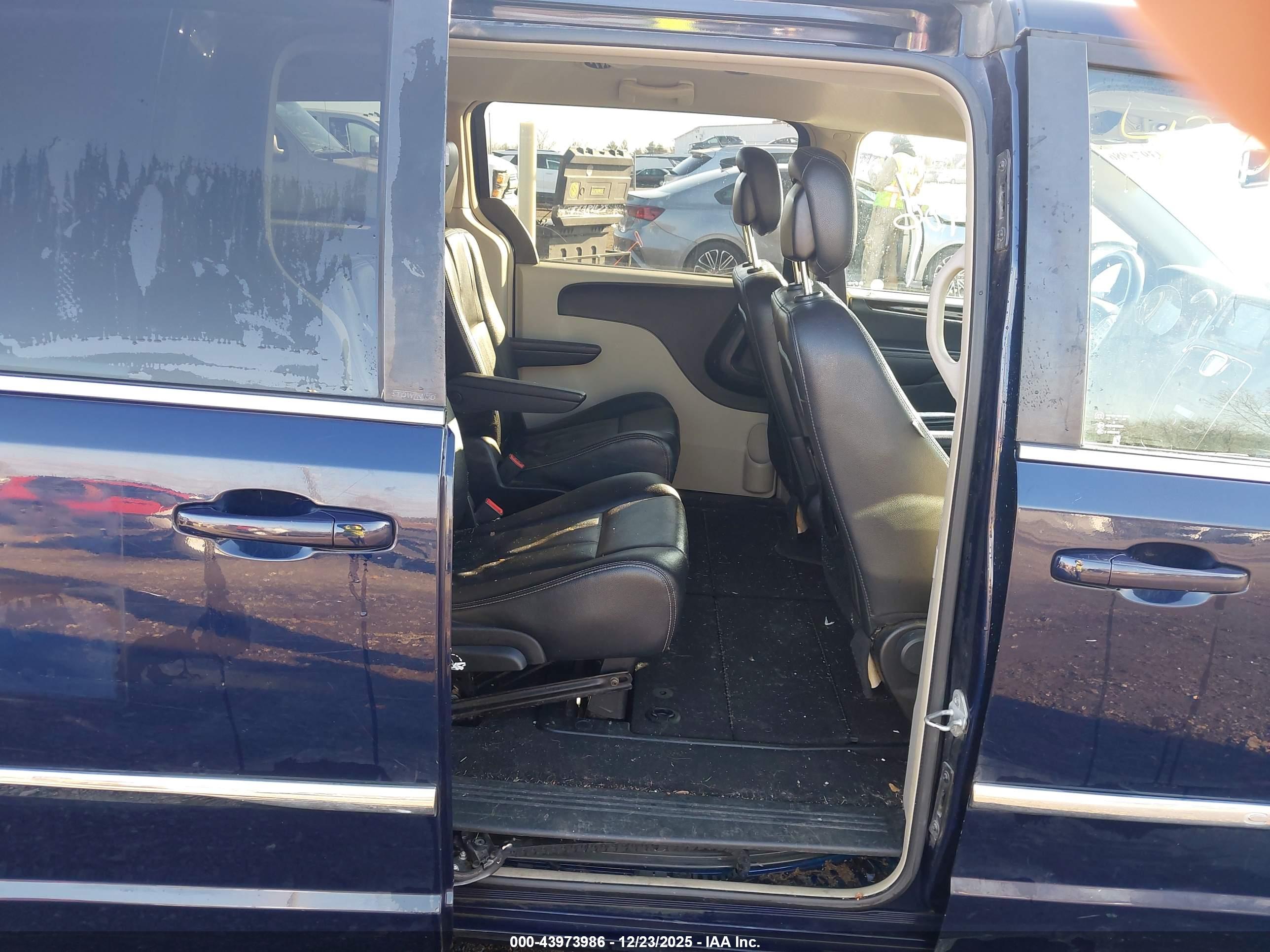 CHRYSLER TOWN image 8