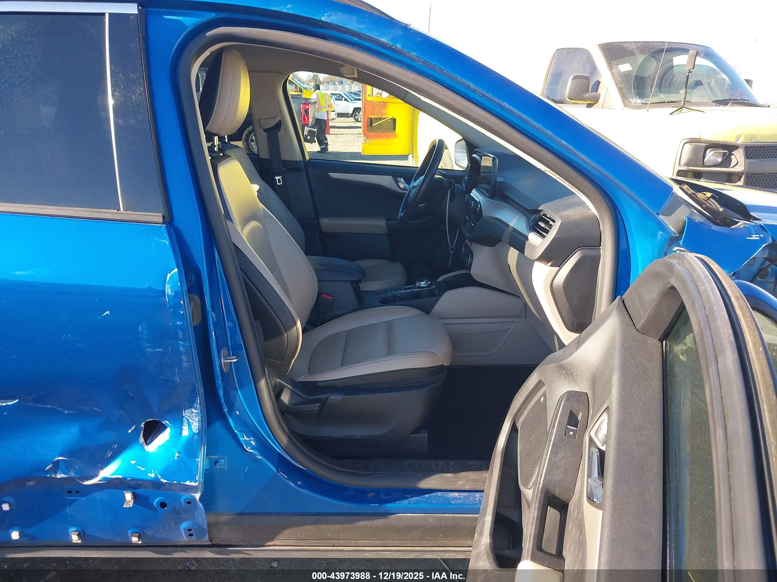 FORD ESCAPE image 5