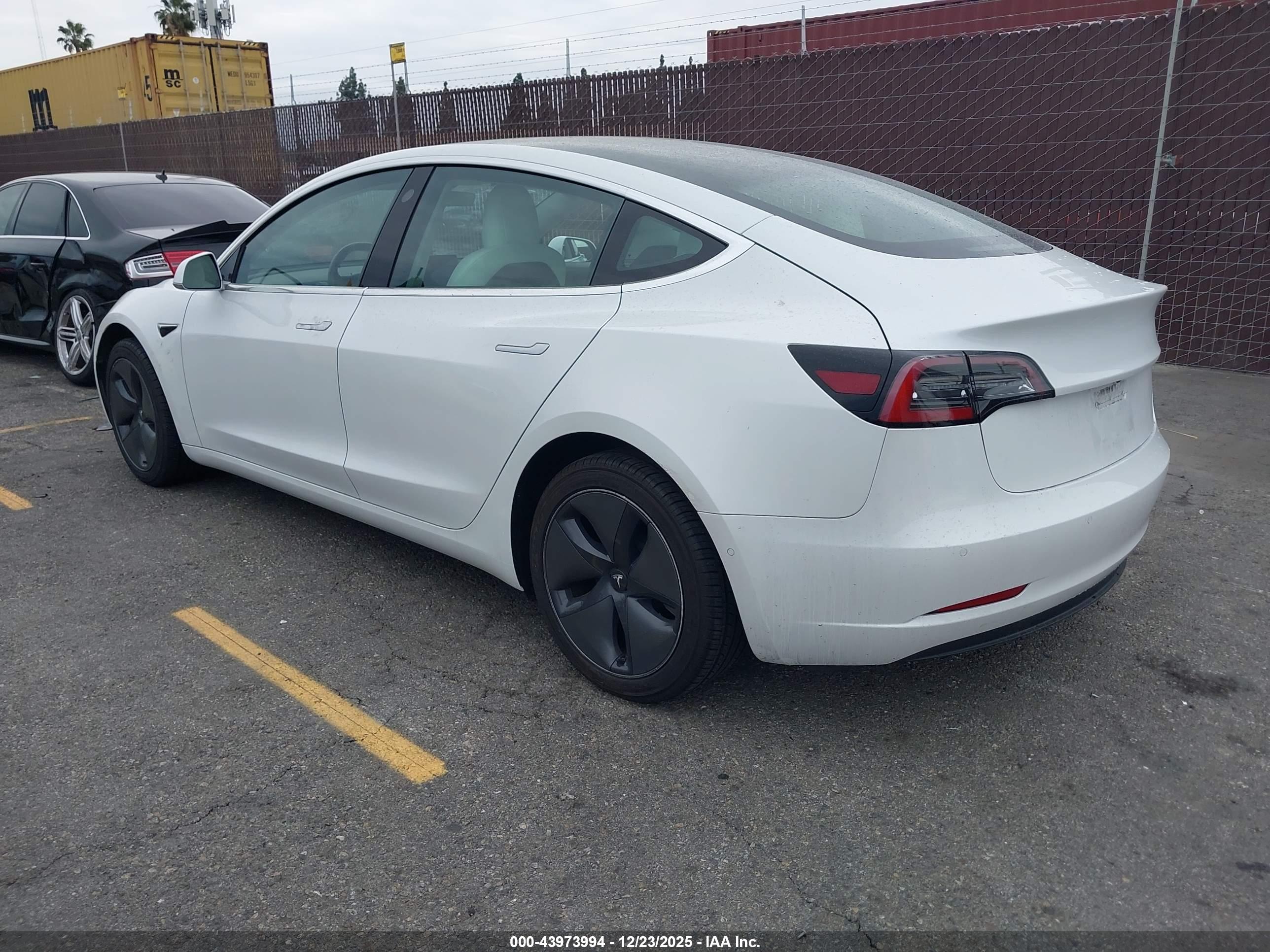 TESLA MODEL image 3