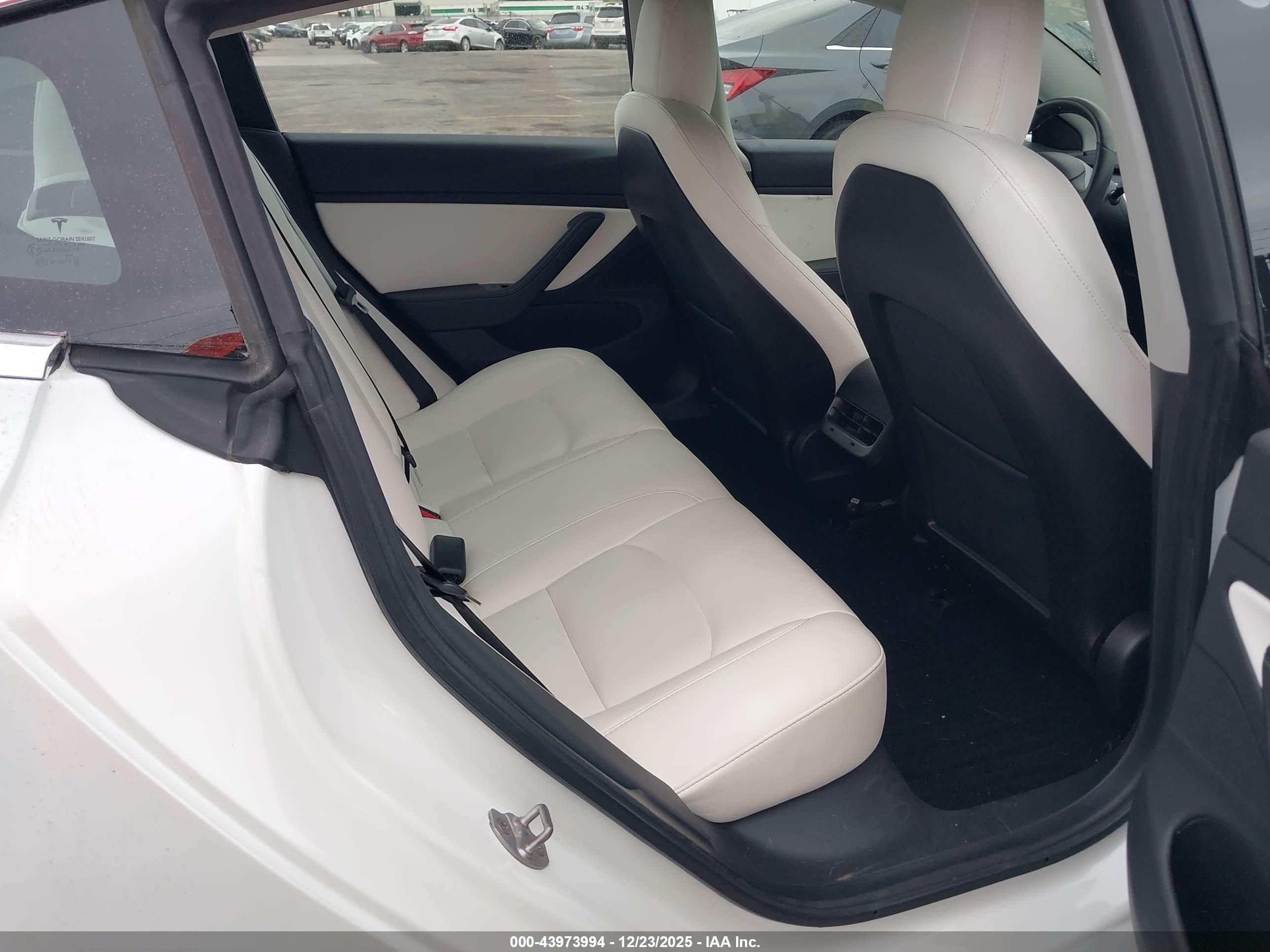 TESLA MODEL image 8
