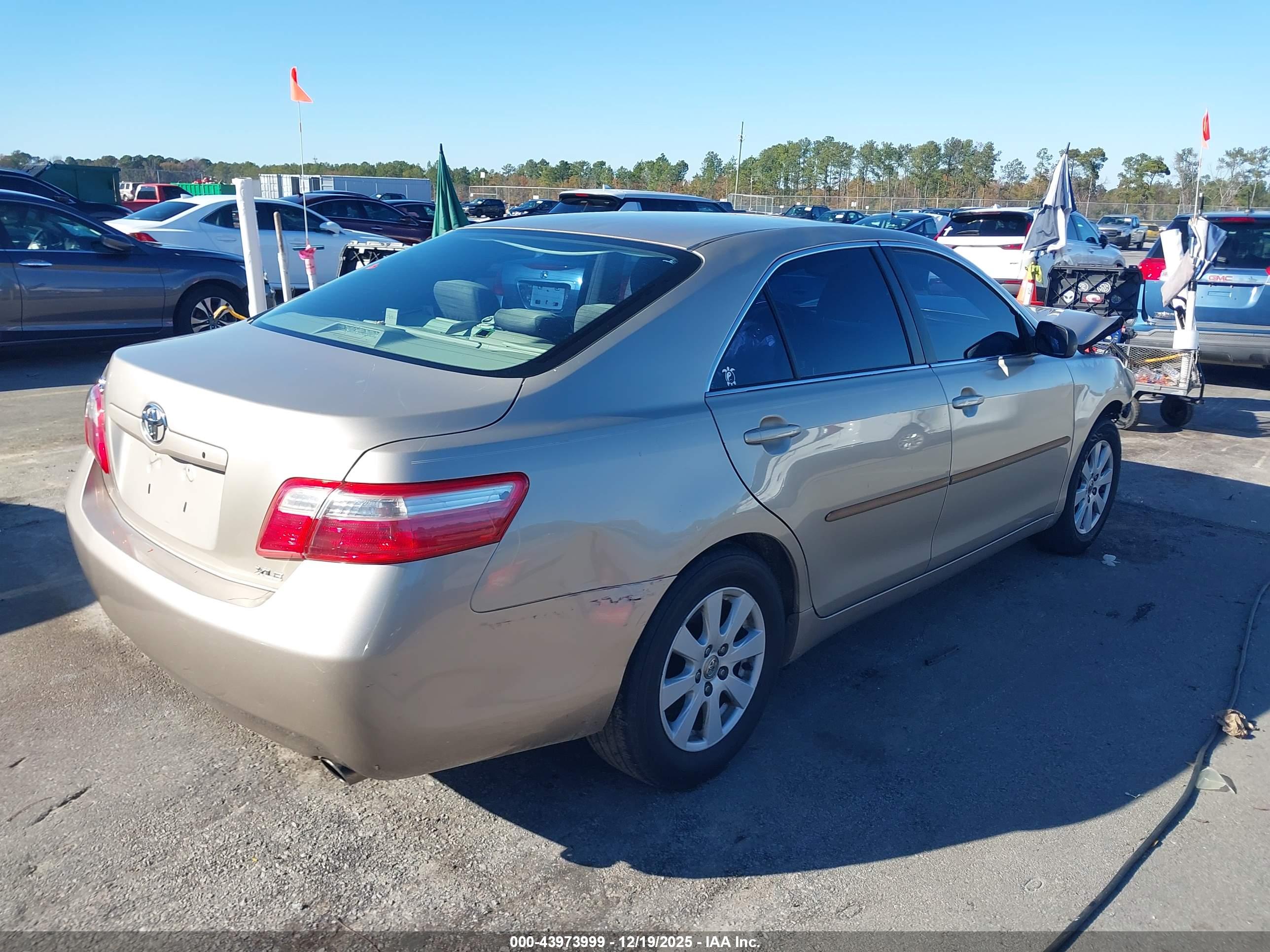 TOYOTA CAMRY image 4