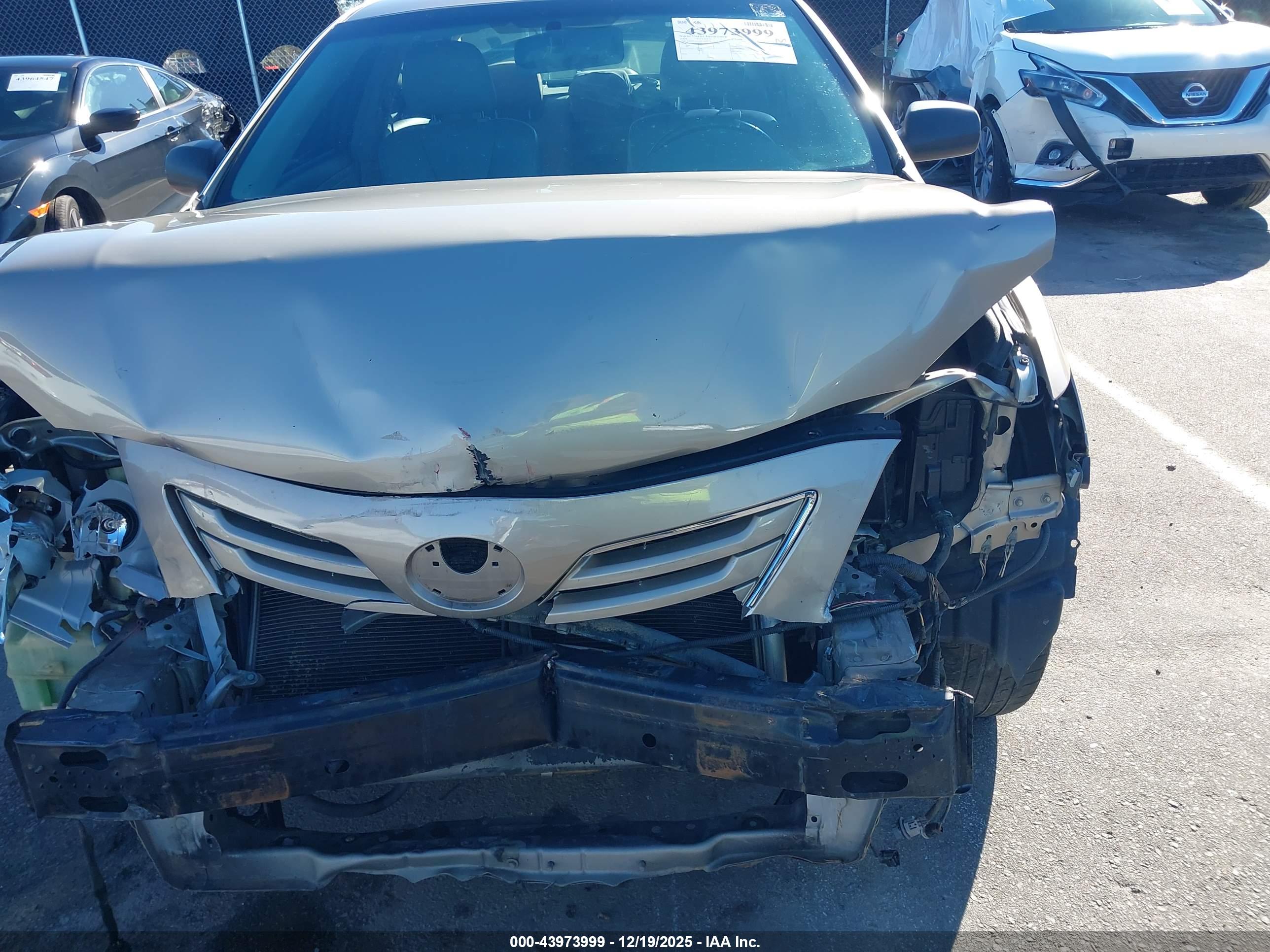 TOYOTA CAMRY image 6