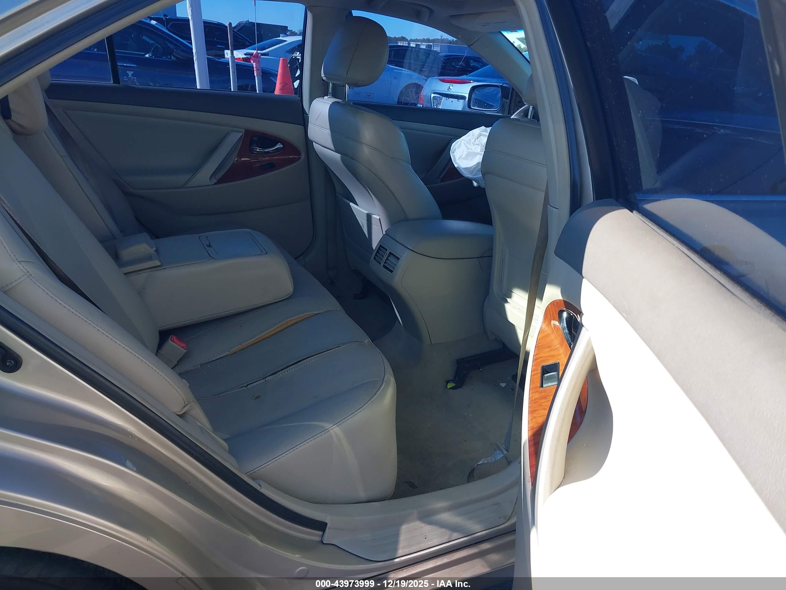TOYOTA CAMRY image 8