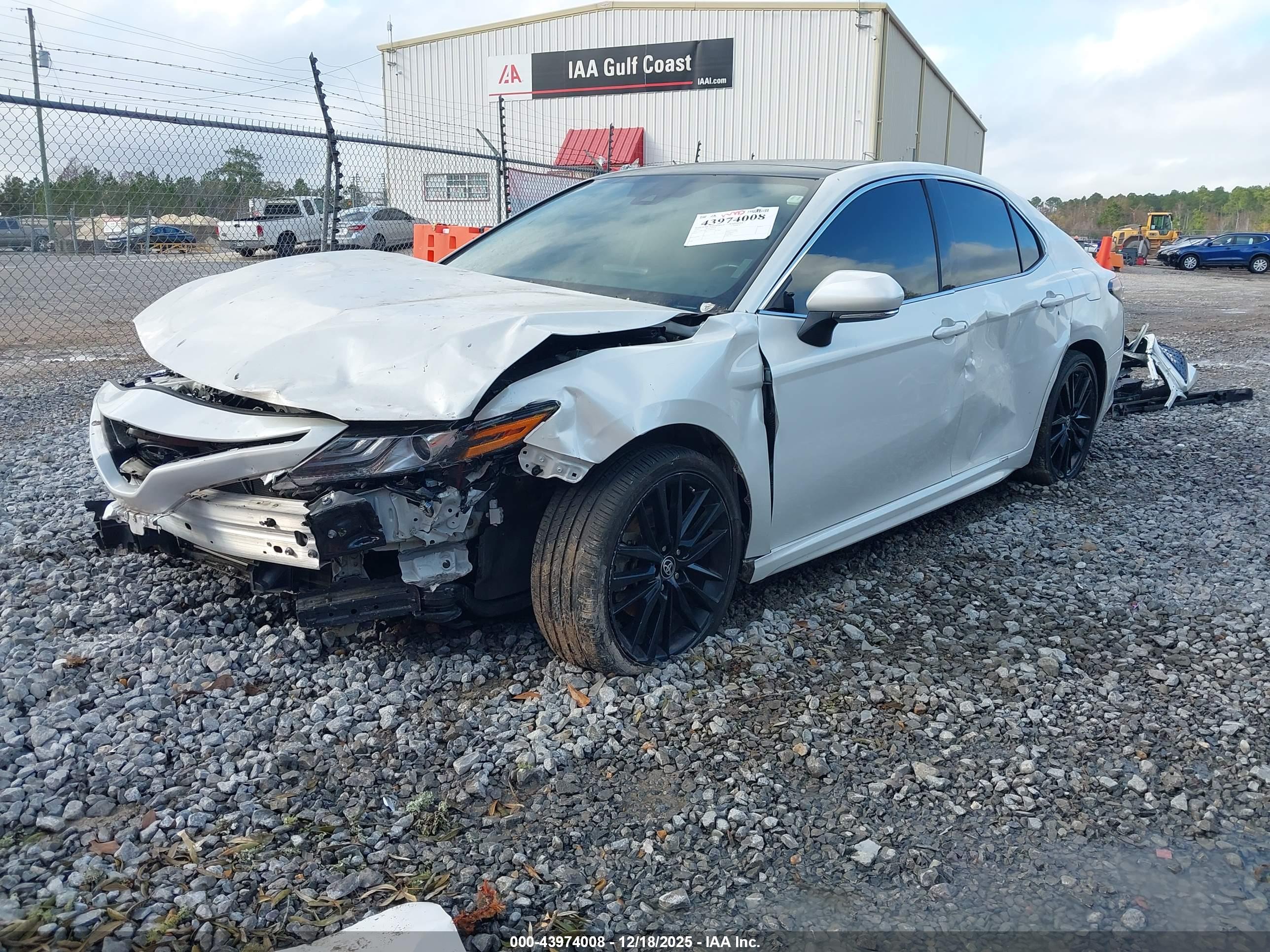 TOYOTA CAMRY image 2
