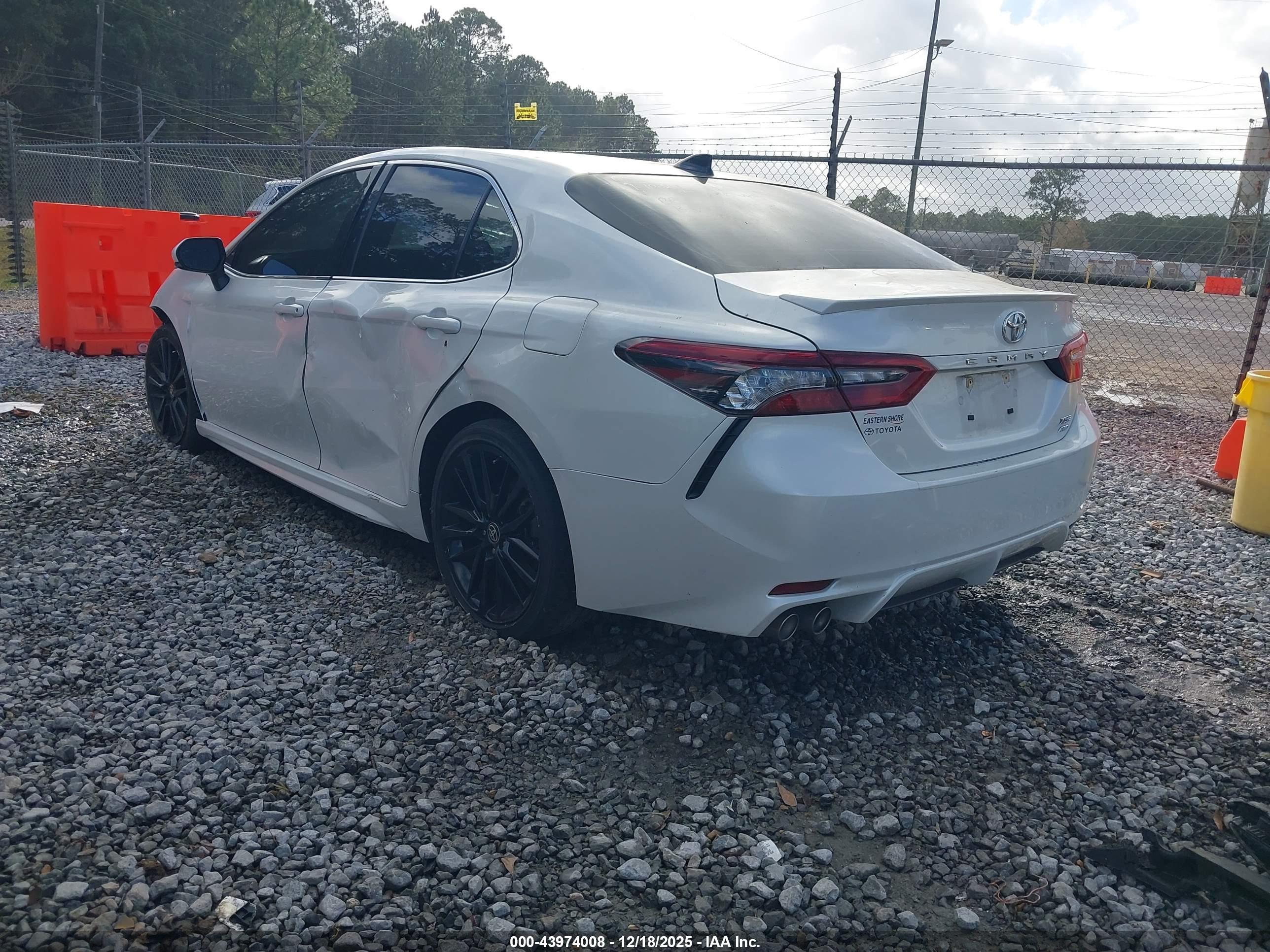 TOYOTA CAMRY image 3