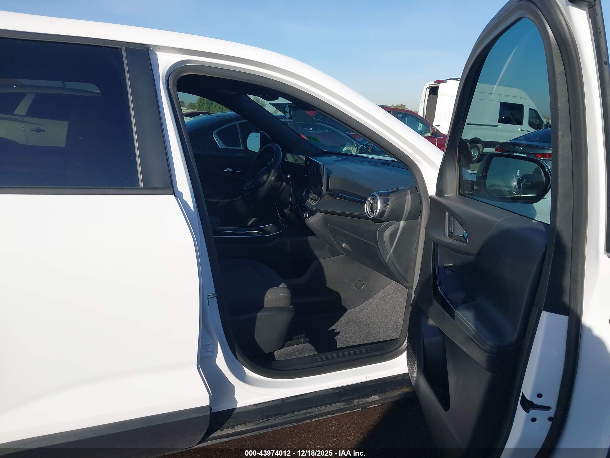 CHEVROLET EQUINOX image 5