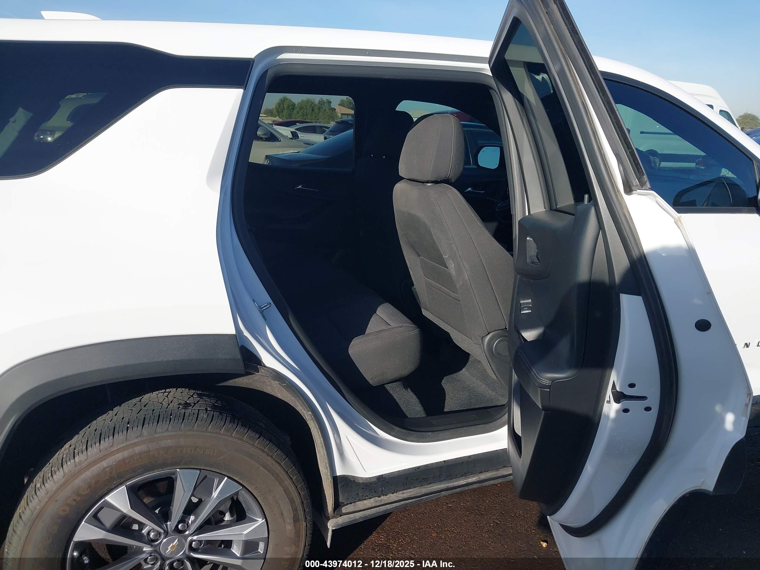 CHEVROLET EQUINOX image 8