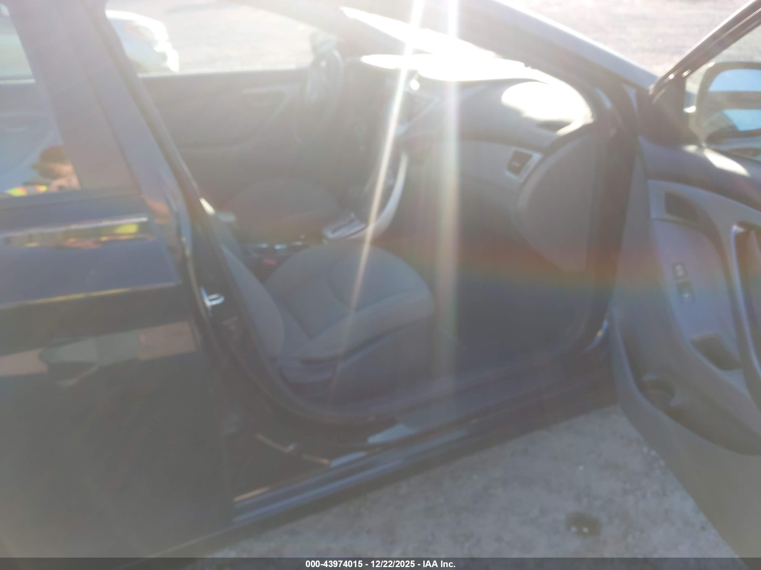 HYUNDAI ELANTRA image 5