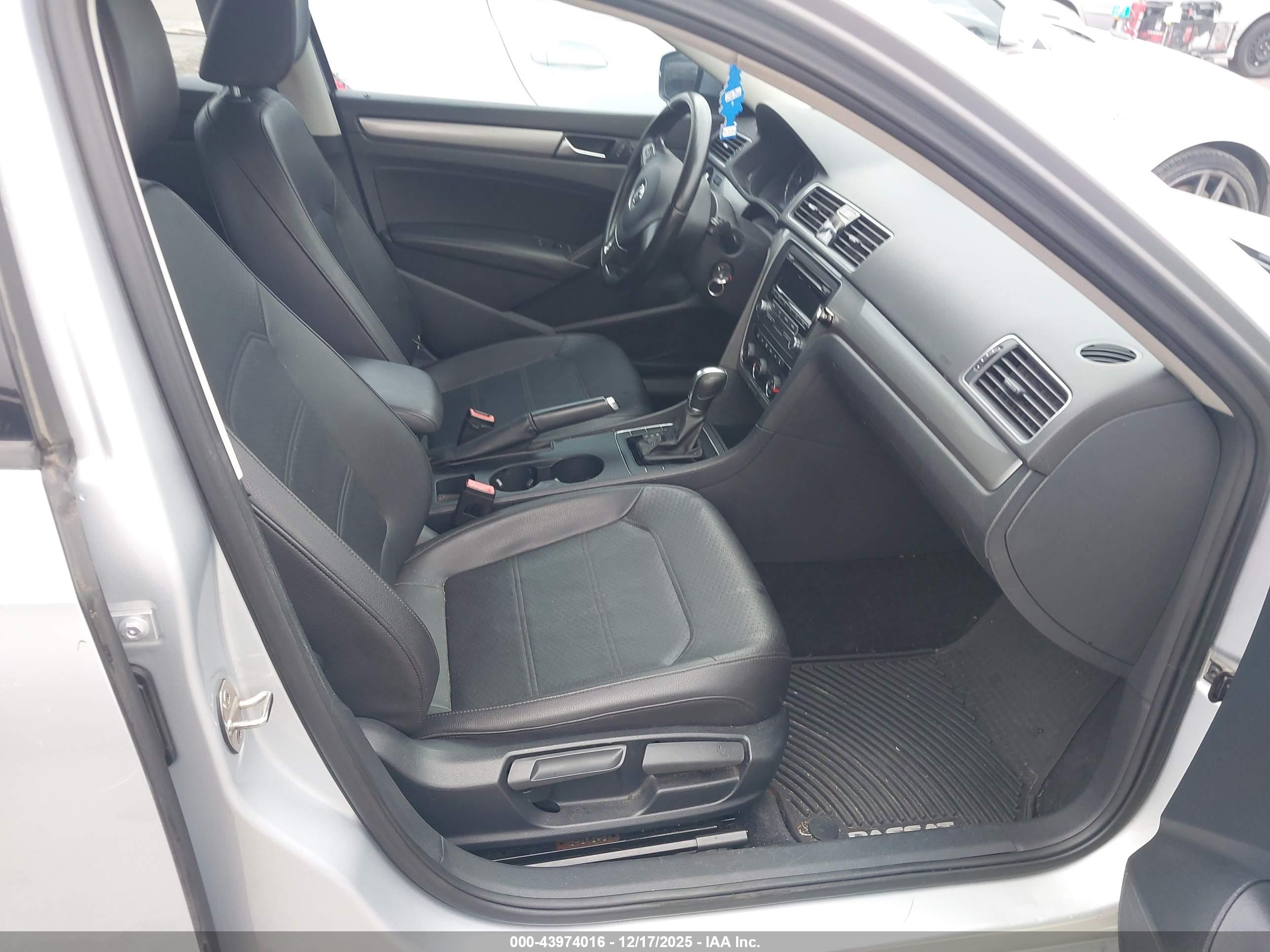 VOLKSWAGEN PASSAT image 5