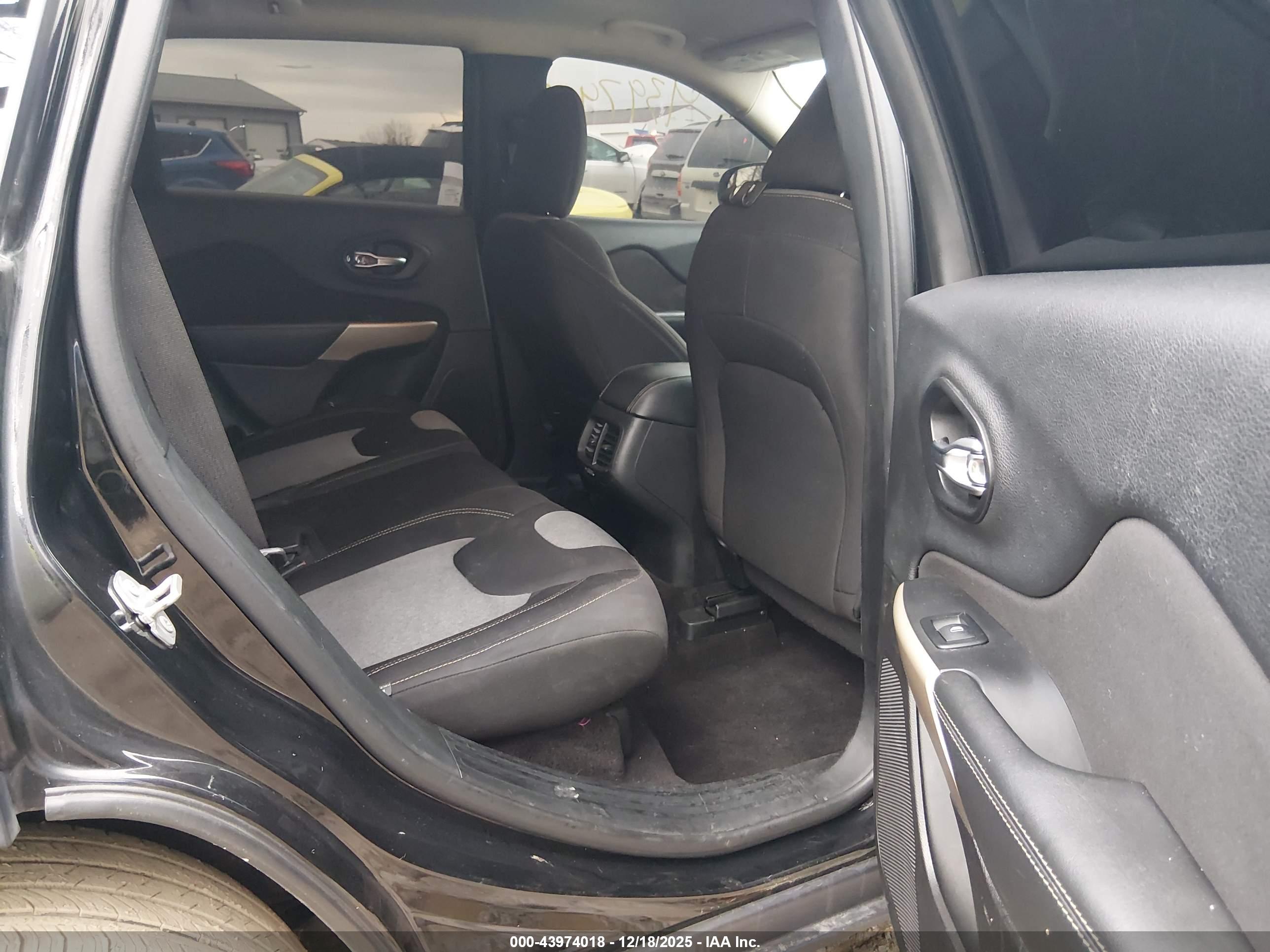 JEEP CHEROKEE image 8