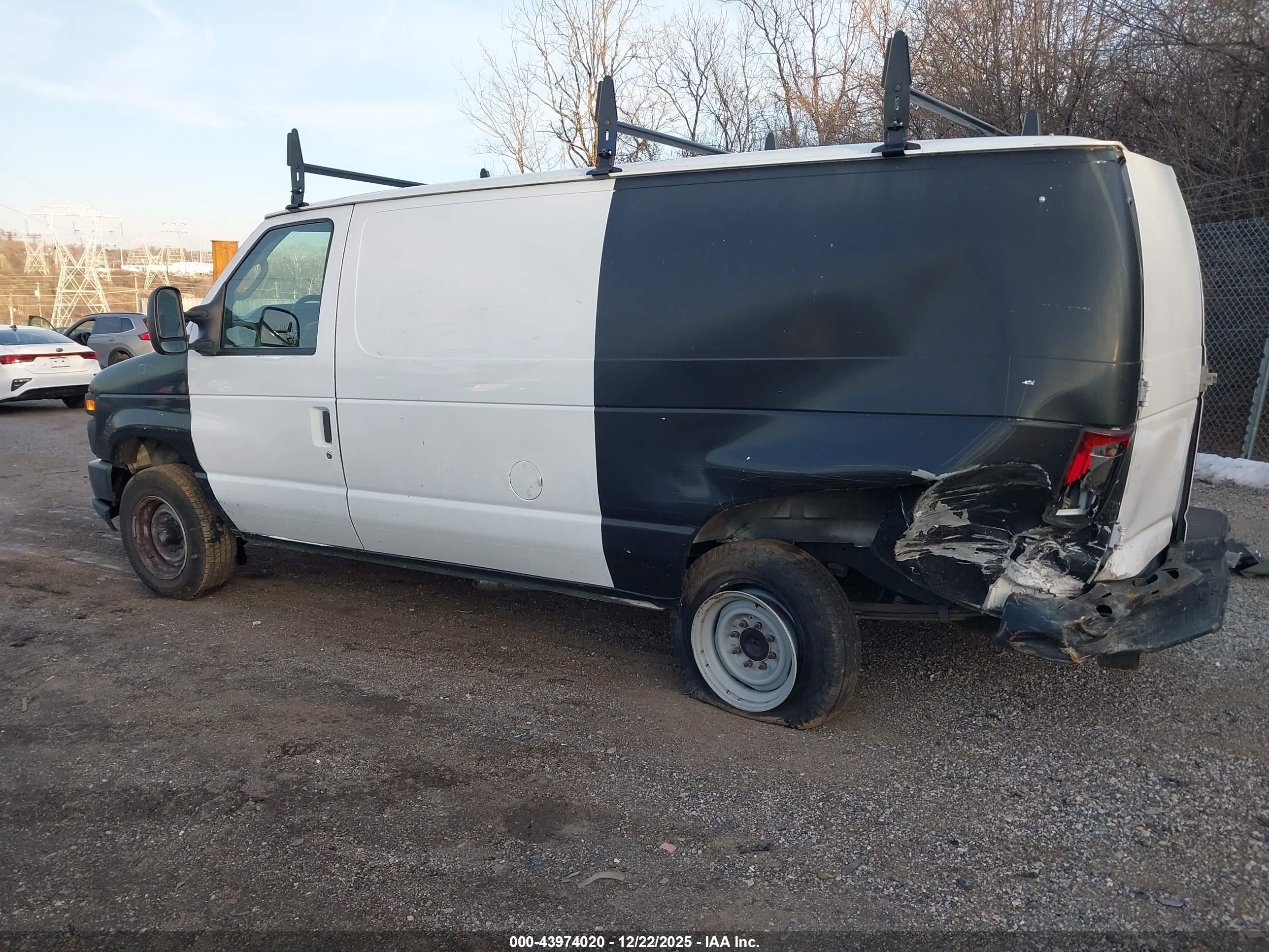 FORD E-150 image 3