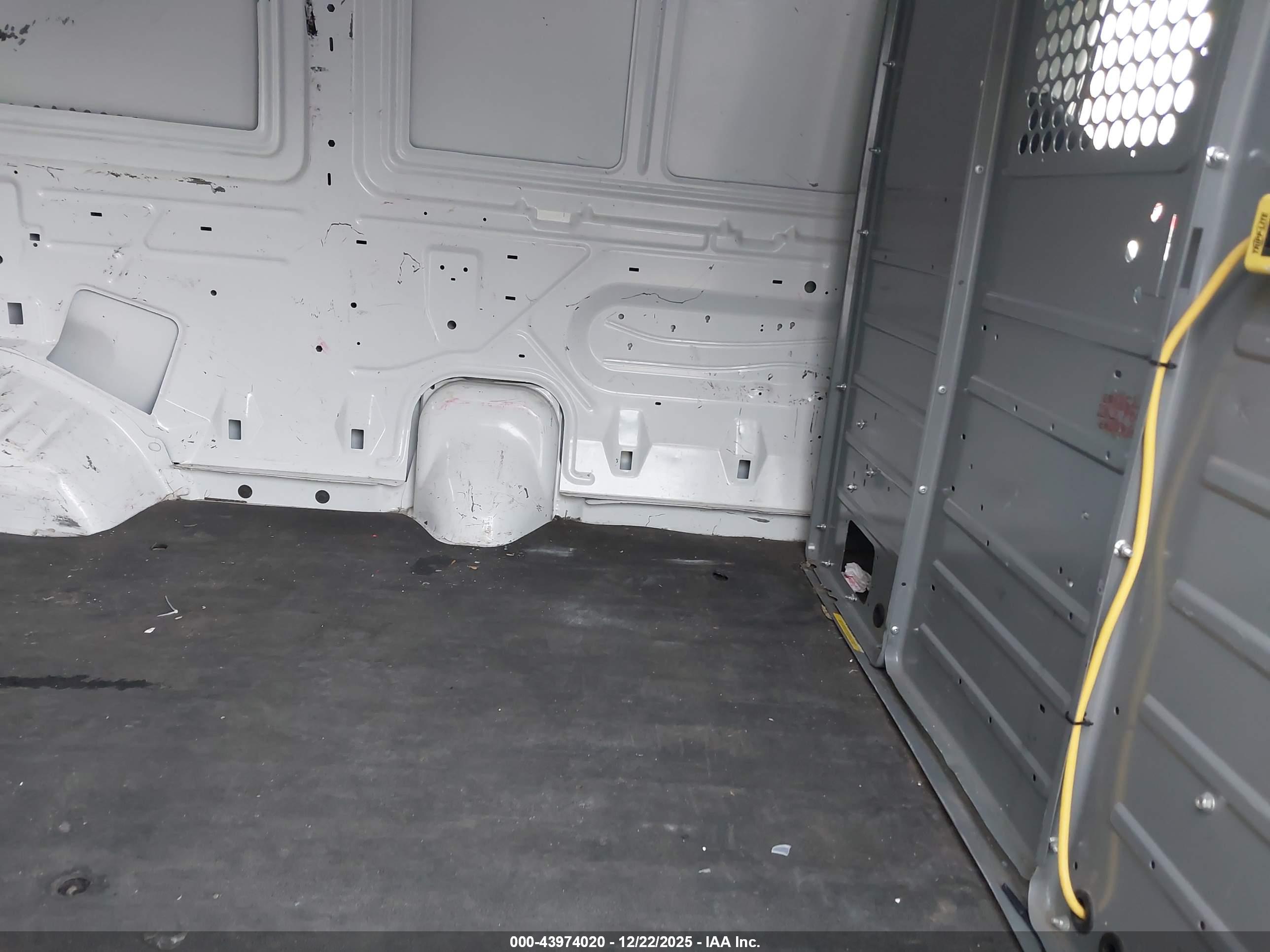 FORD E-150 image 8
