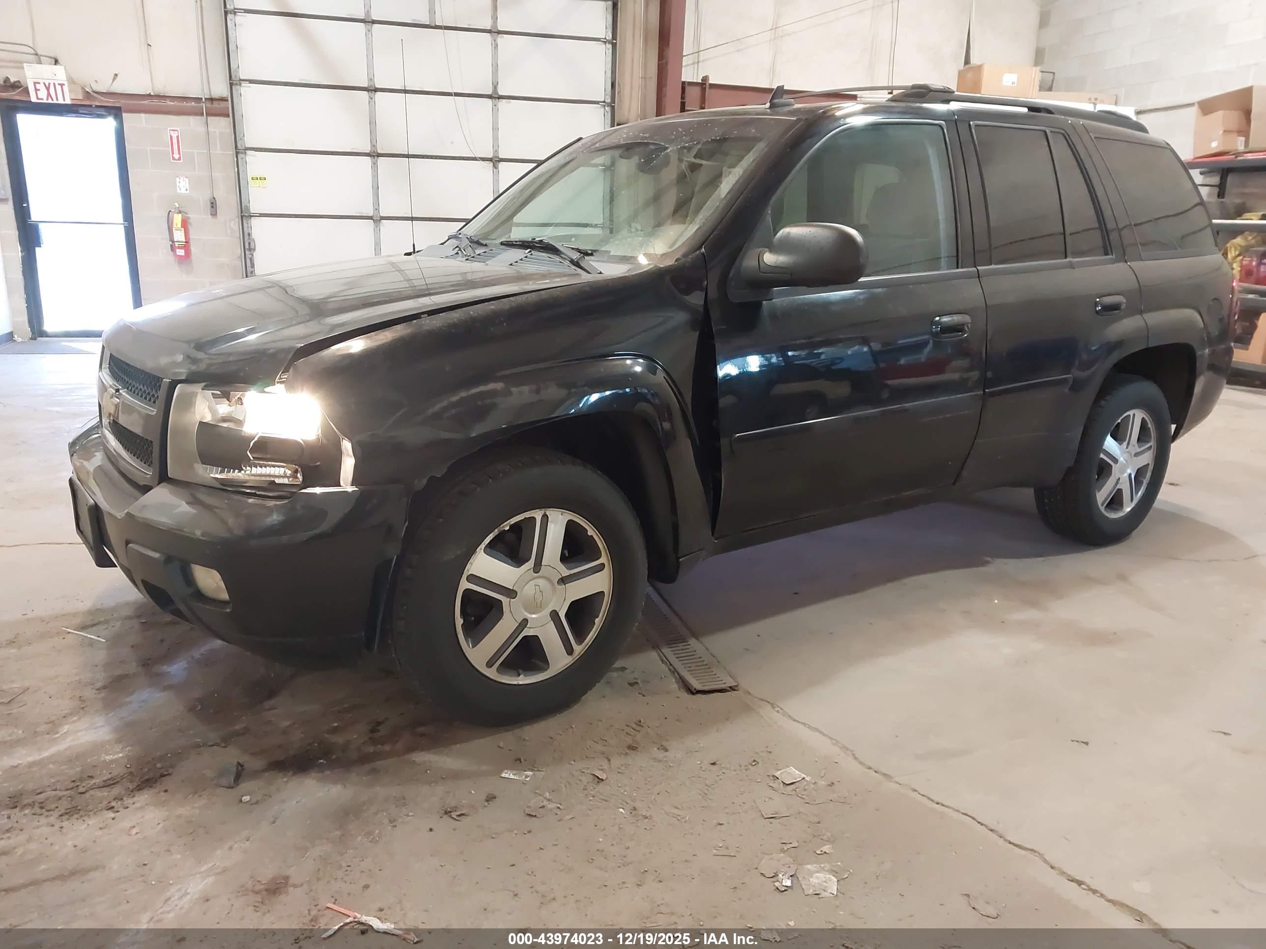 CHEVROLET TRAILBLAZER image 2