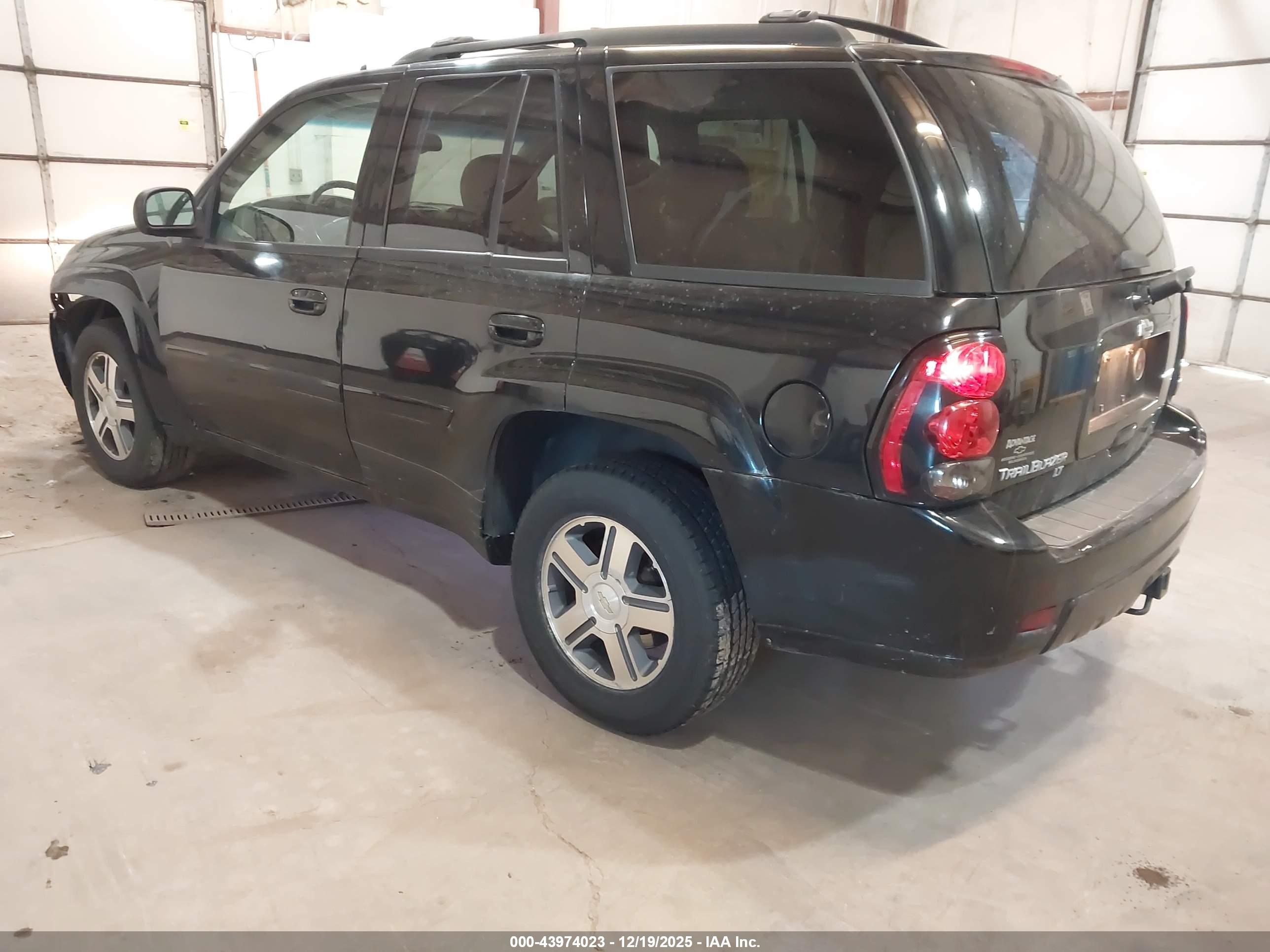 CHEVROLET TRAILBLAZER image 3