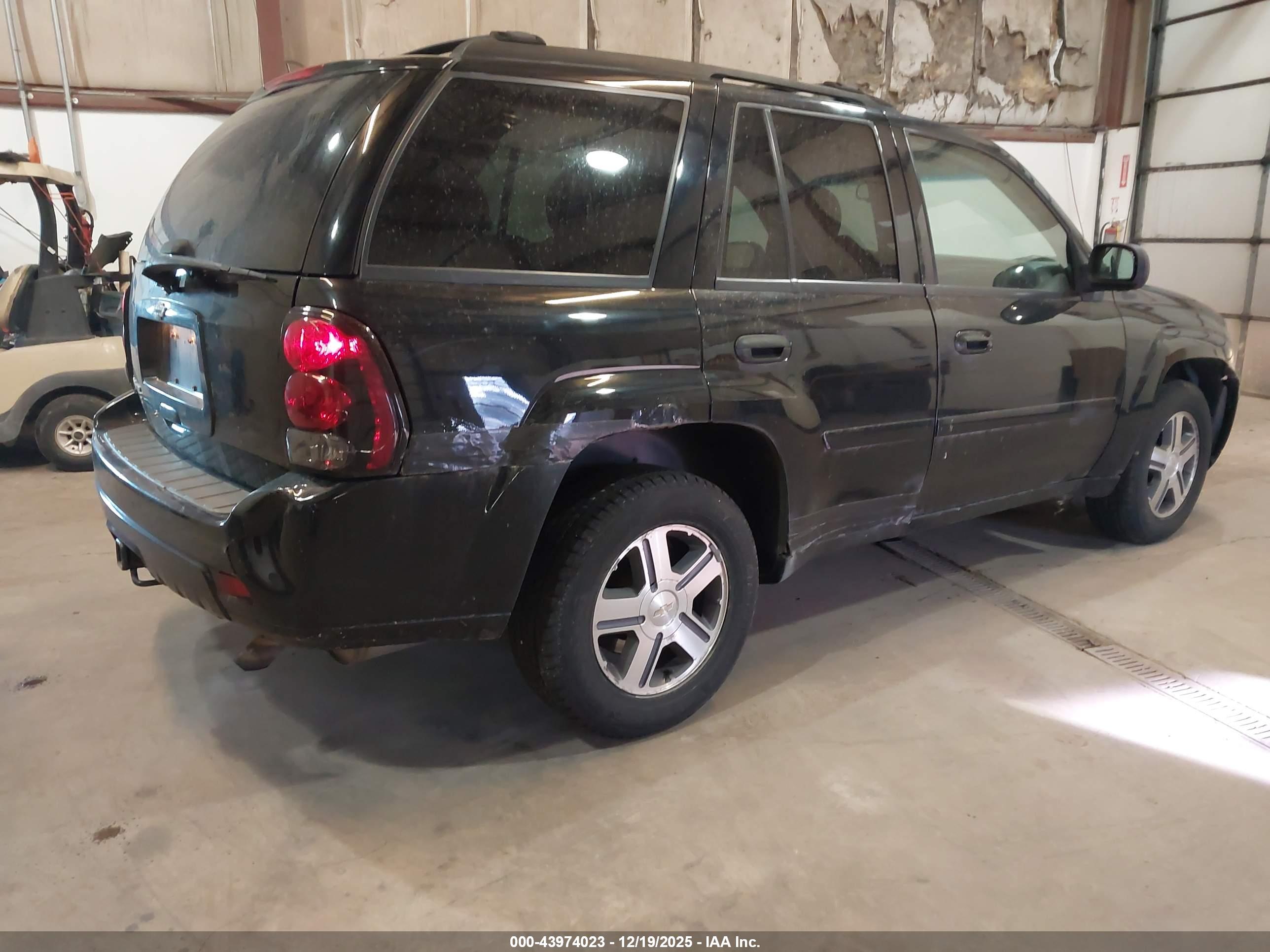 CHEVROLET TRAILBLAZER image 4