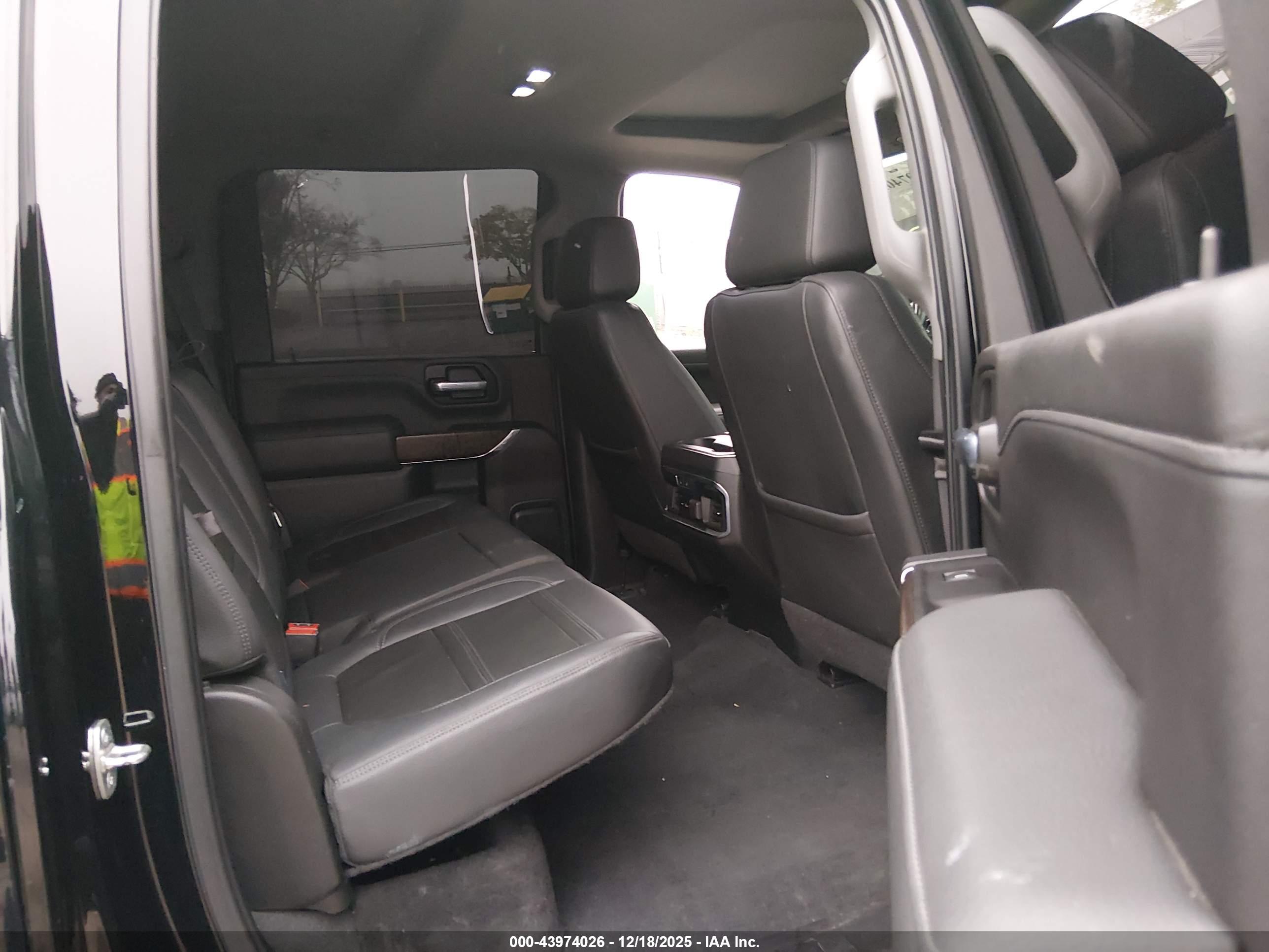 GMC SIERRA image 7