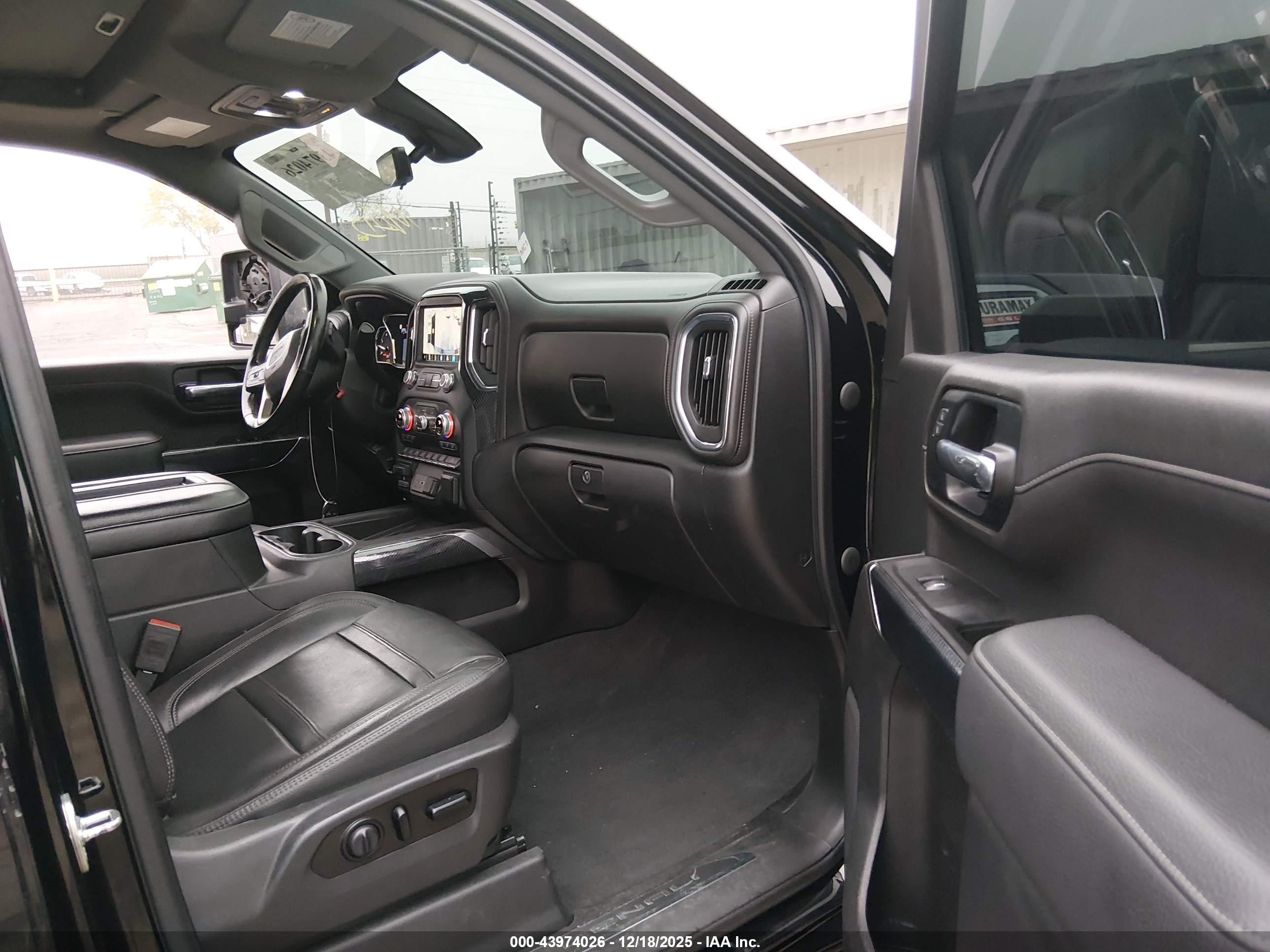 GMC SIERRA image 8