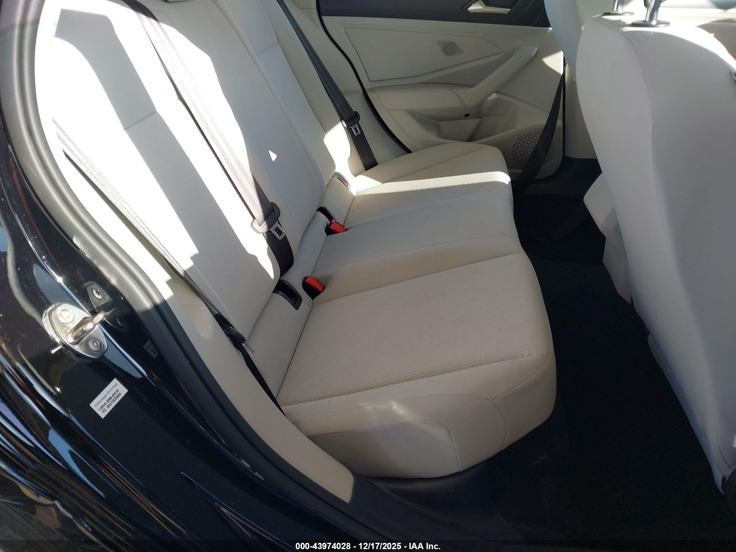 VOLKSWAGEN JETTA image 8