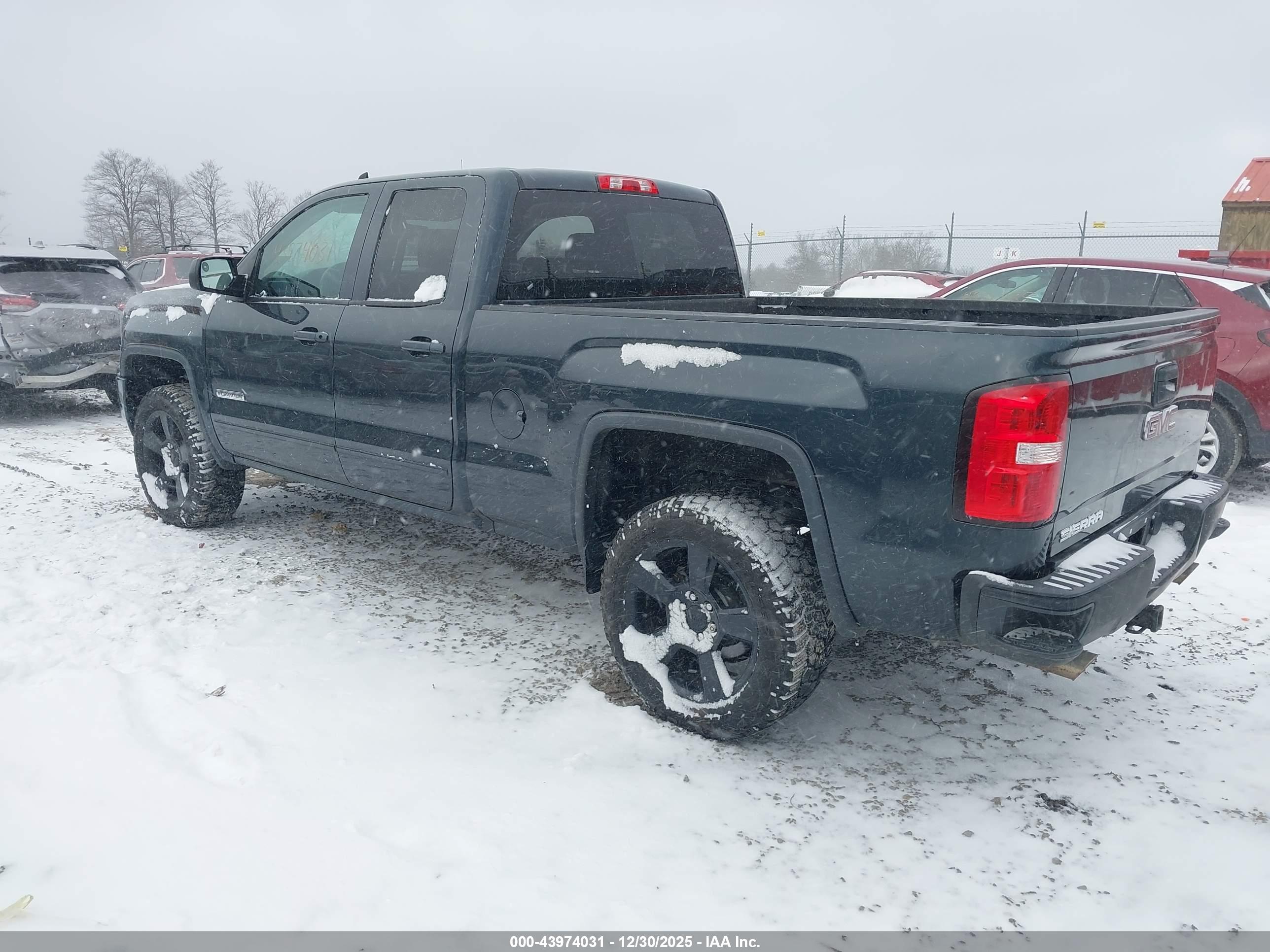 GMC SIERRA image 3