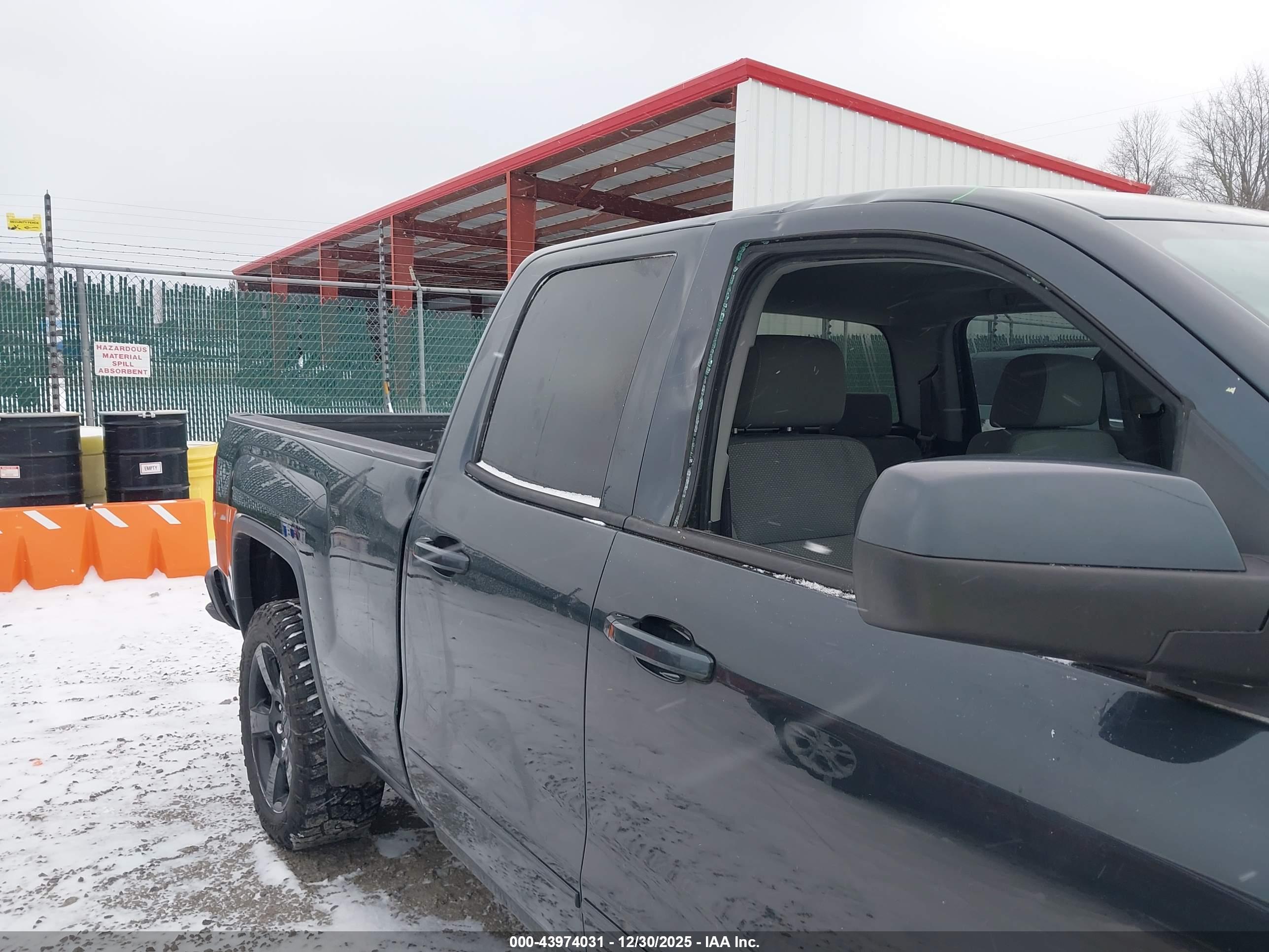 GMC SIERRA image 6