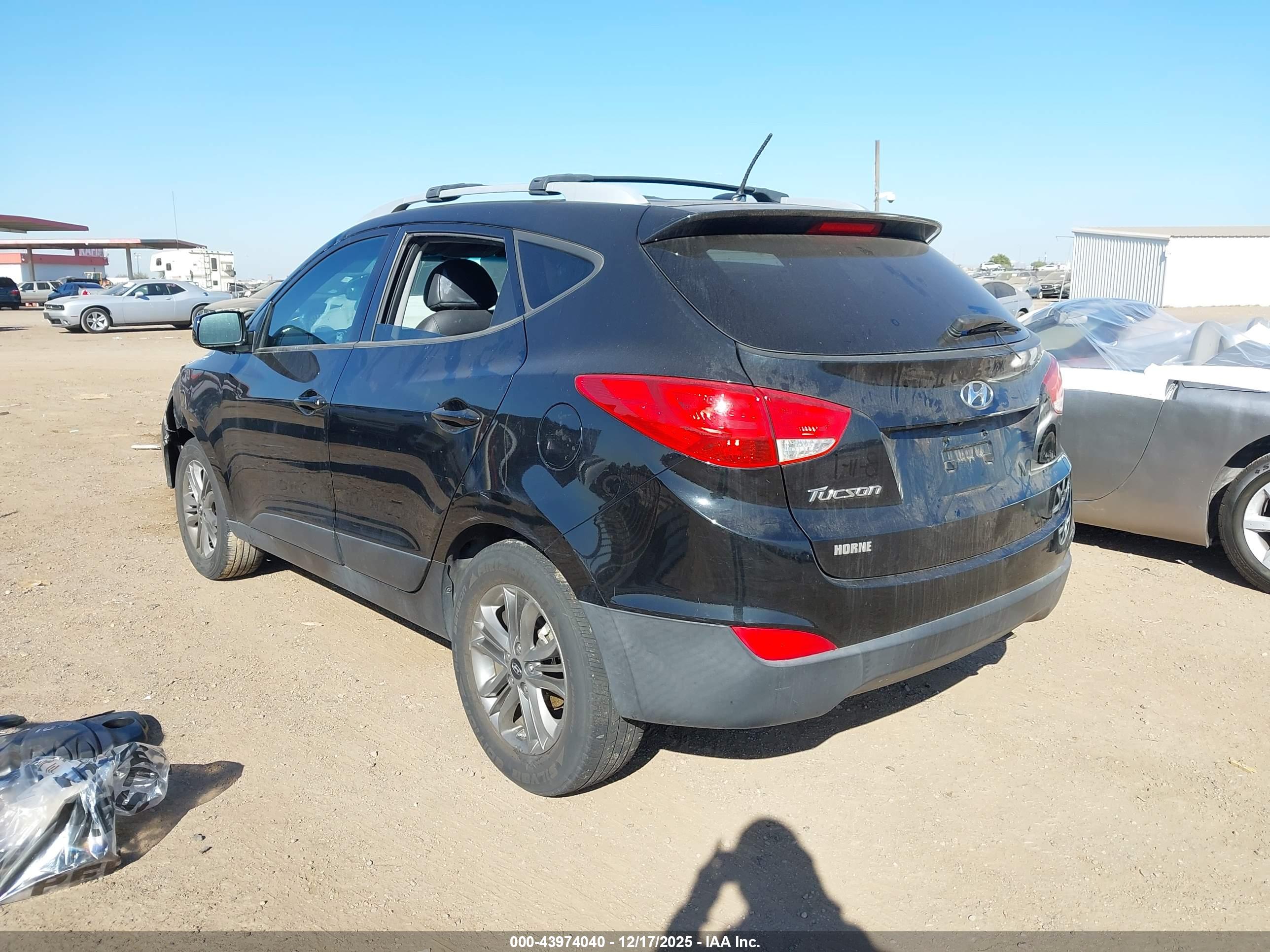 HYUNDAI TUCSON image 3