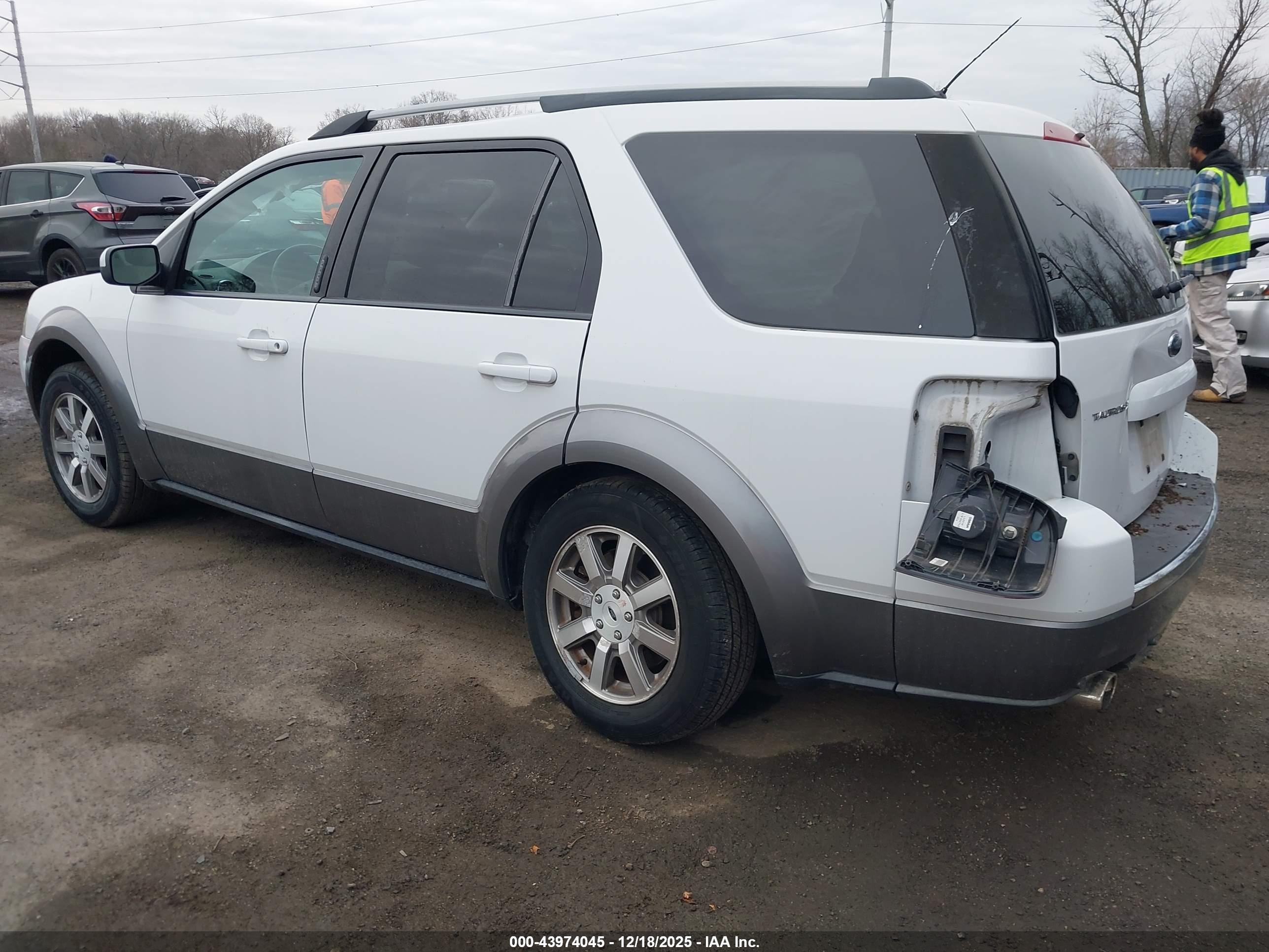FORD TAURUS image 3