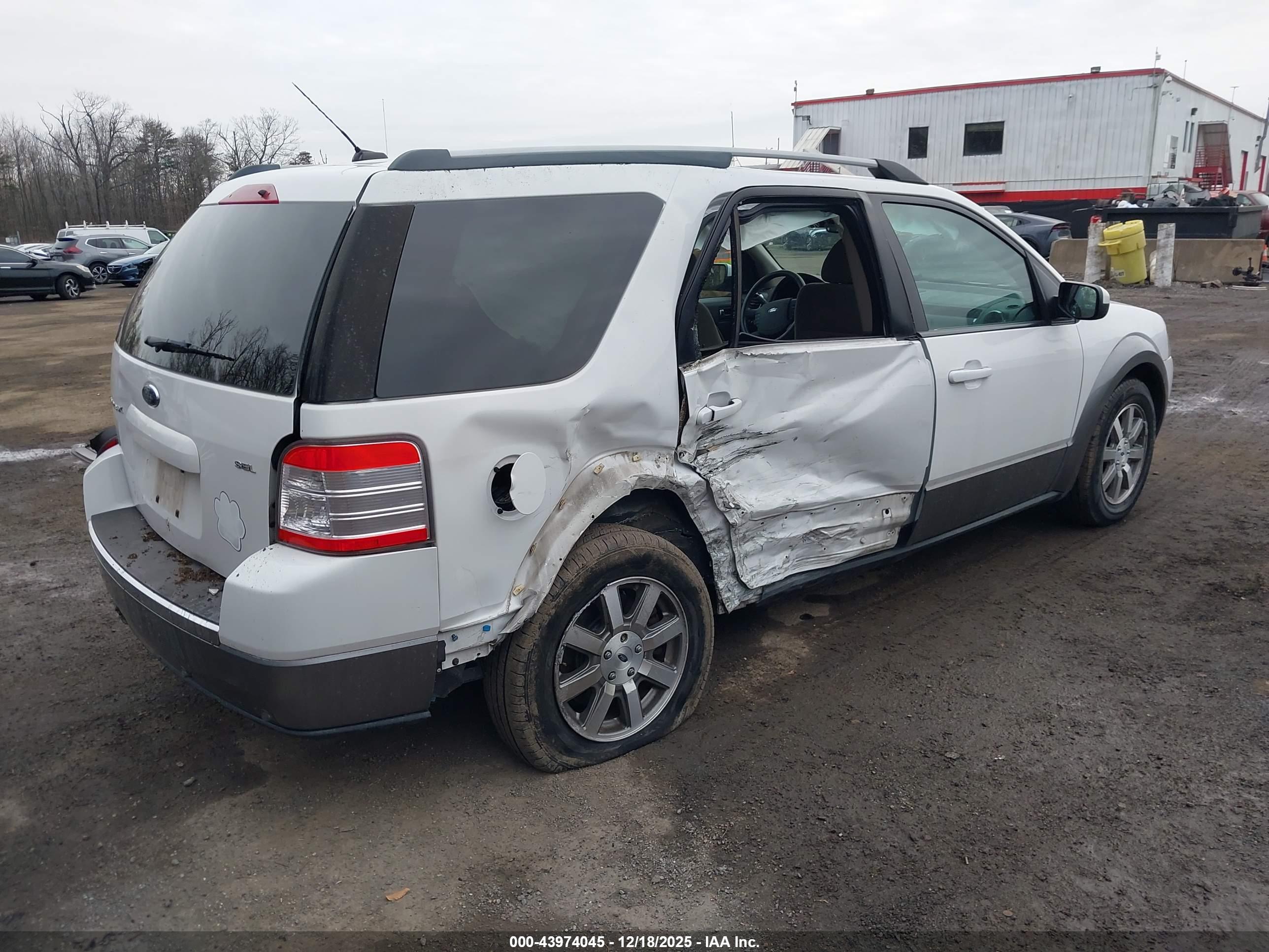 FORD TAURUS image 4