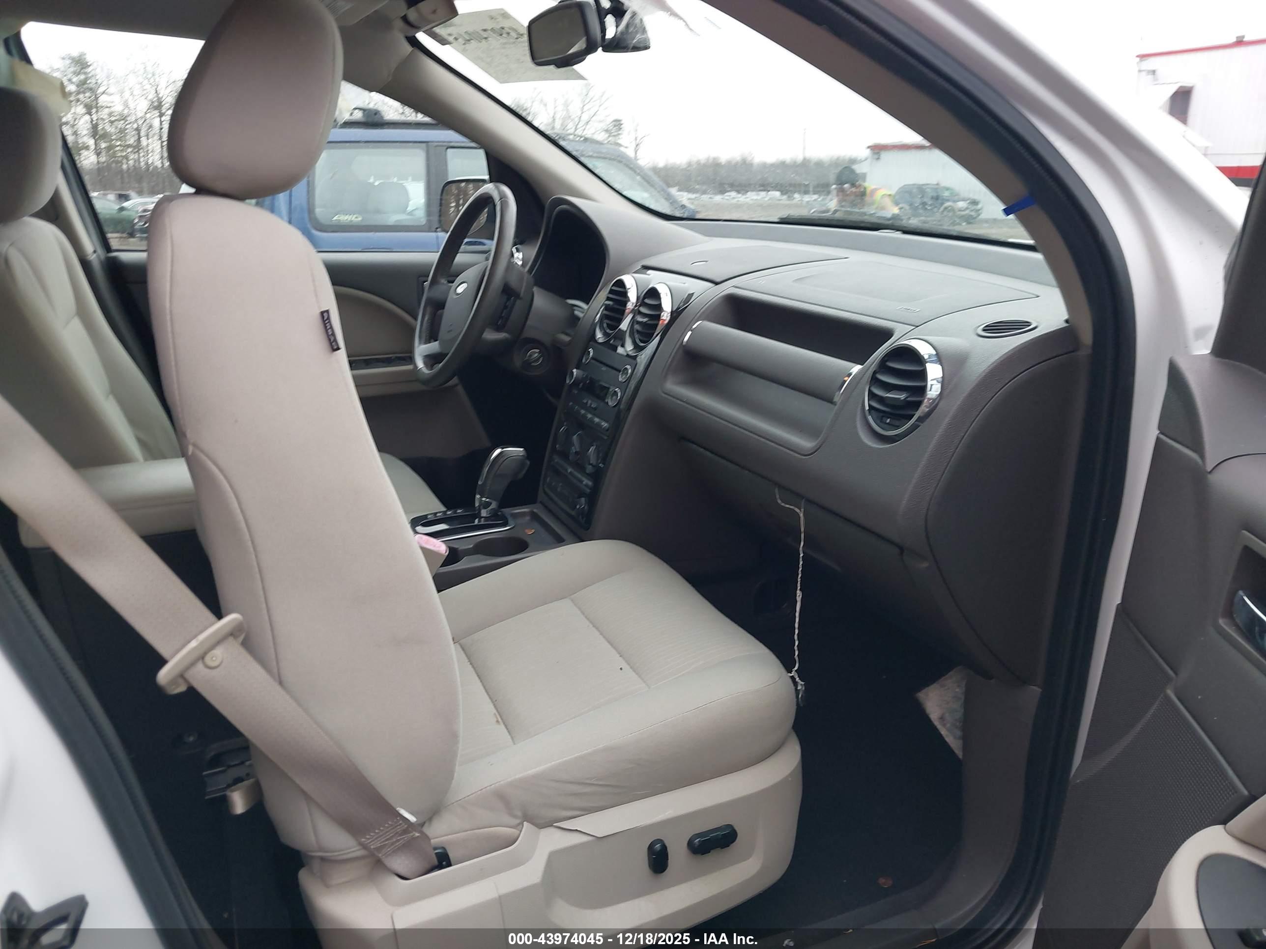 FORD TAURUS image 5