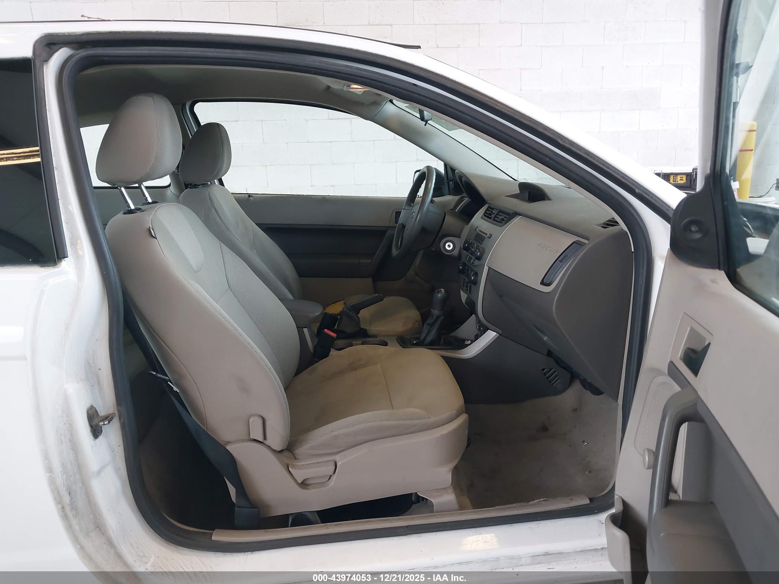 FORD FOCUS image 5