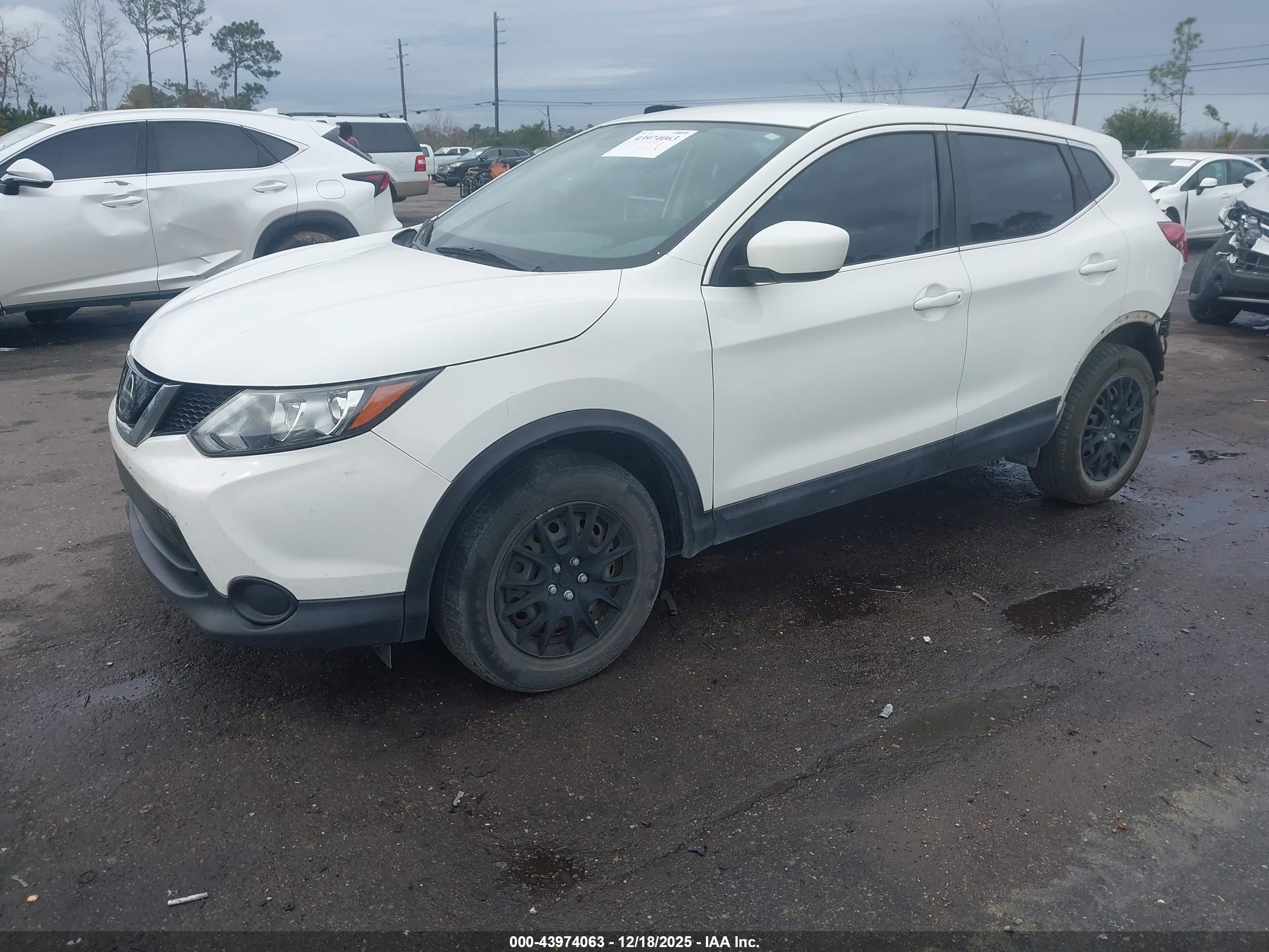 NISSAN ROGUE image 2
