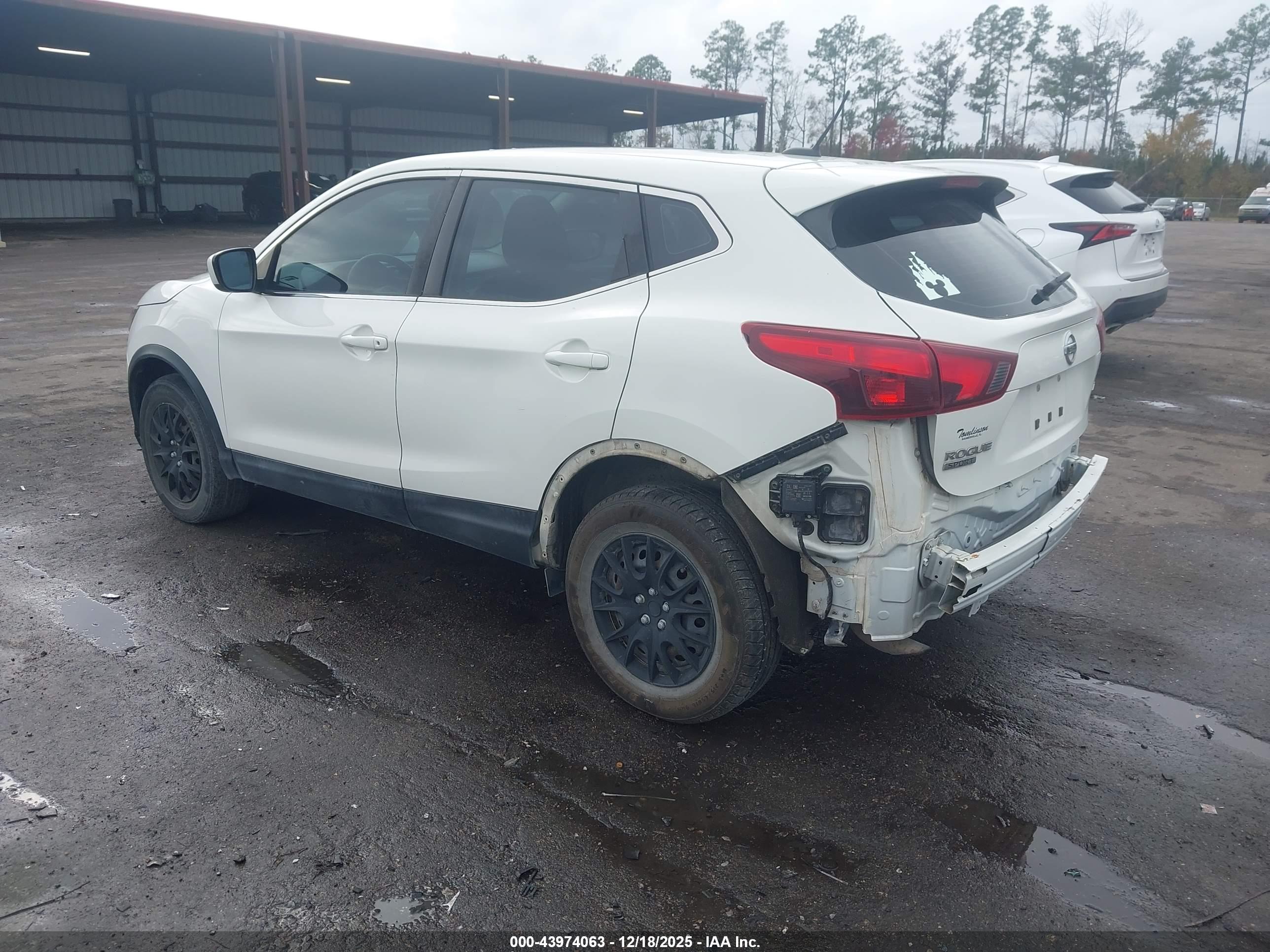 NISSAN ROGUE image 3