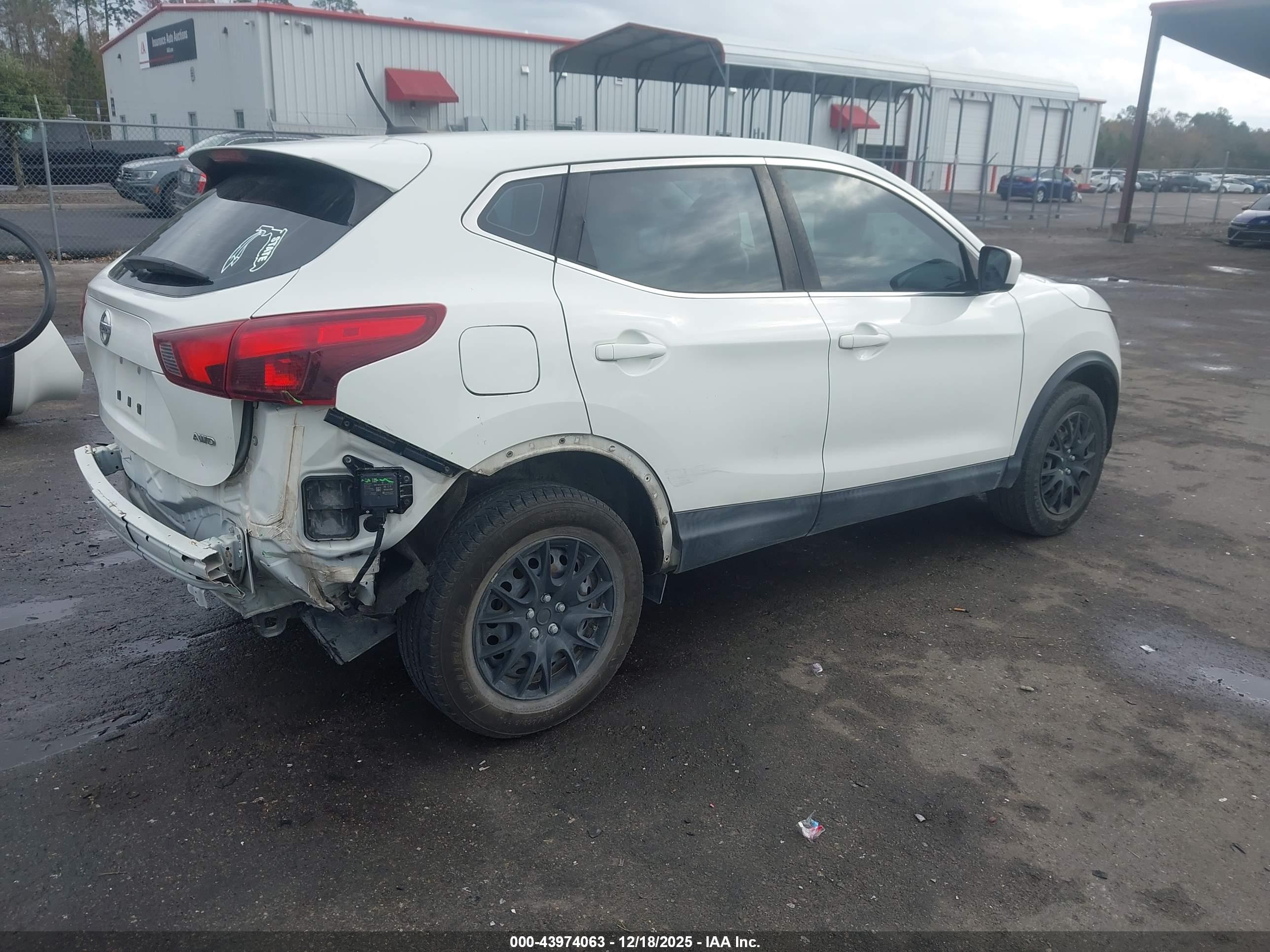 NISSAN ROGUE image 4