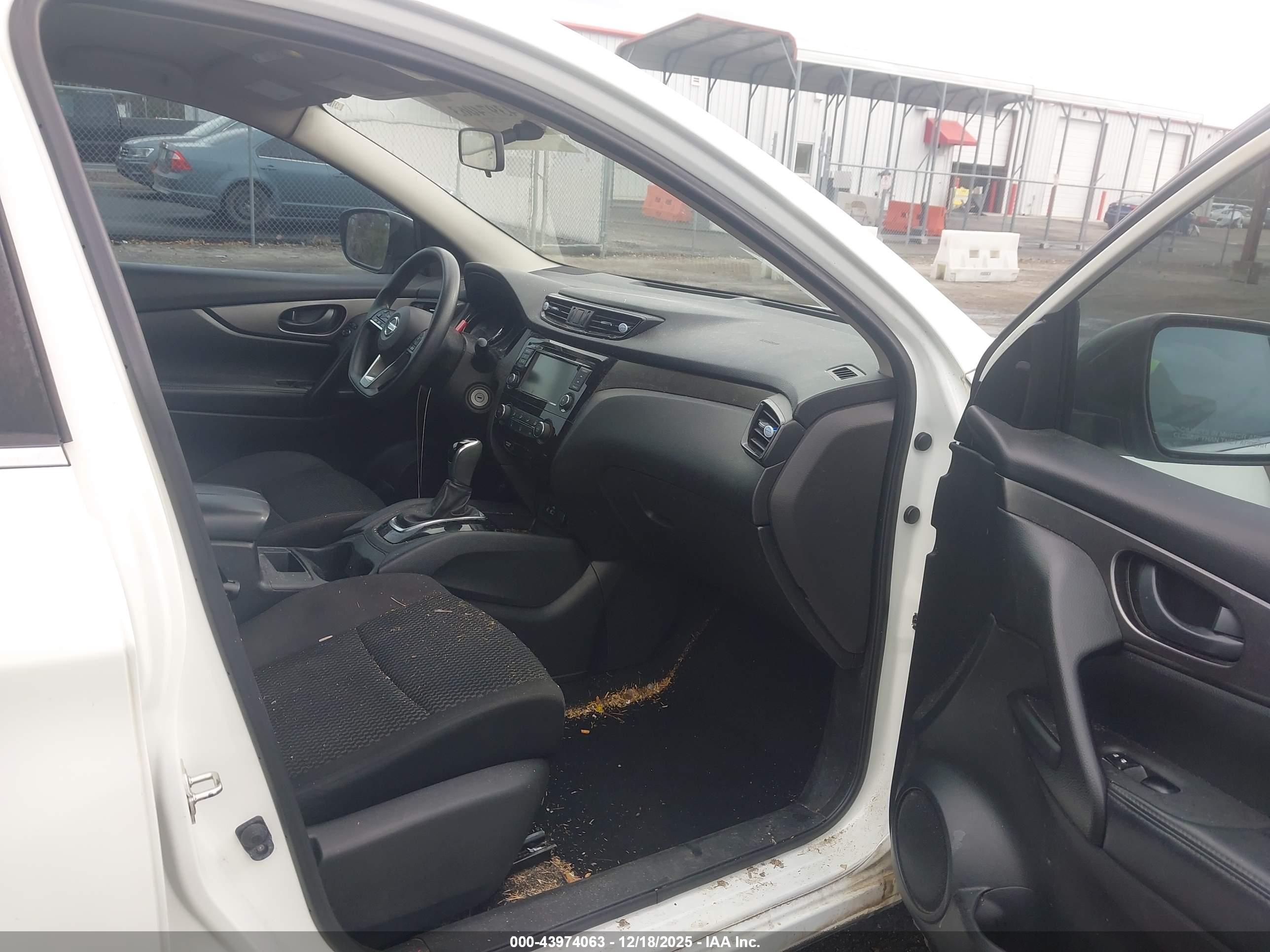 NISSAN ROGUE image 5