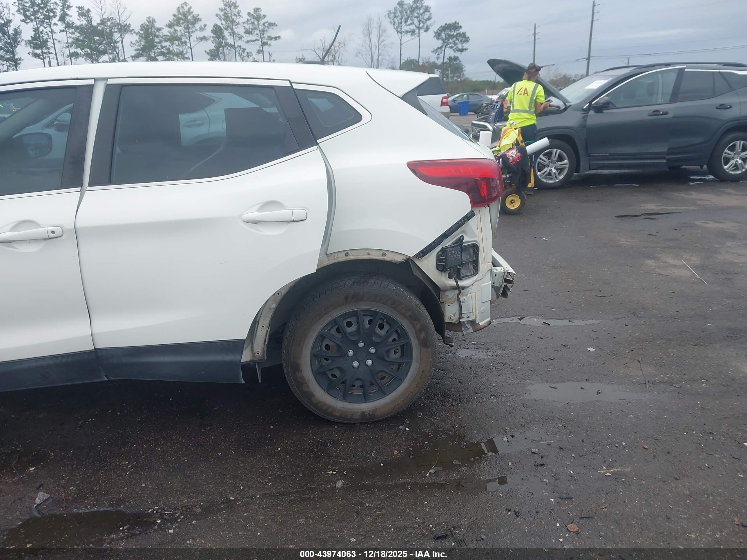 NISSAN ROGUE image 6
