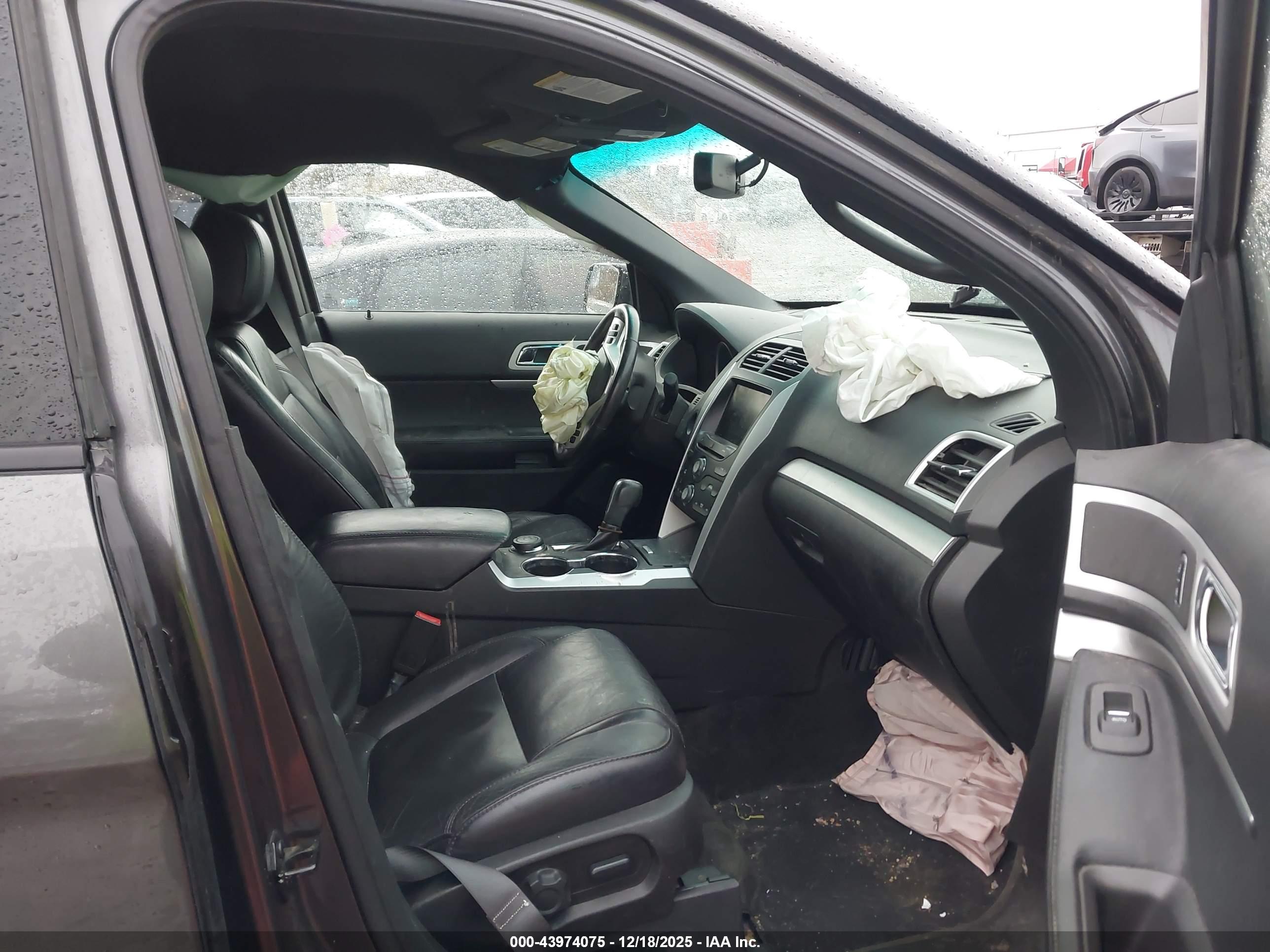 FORD EXPLORER image 5