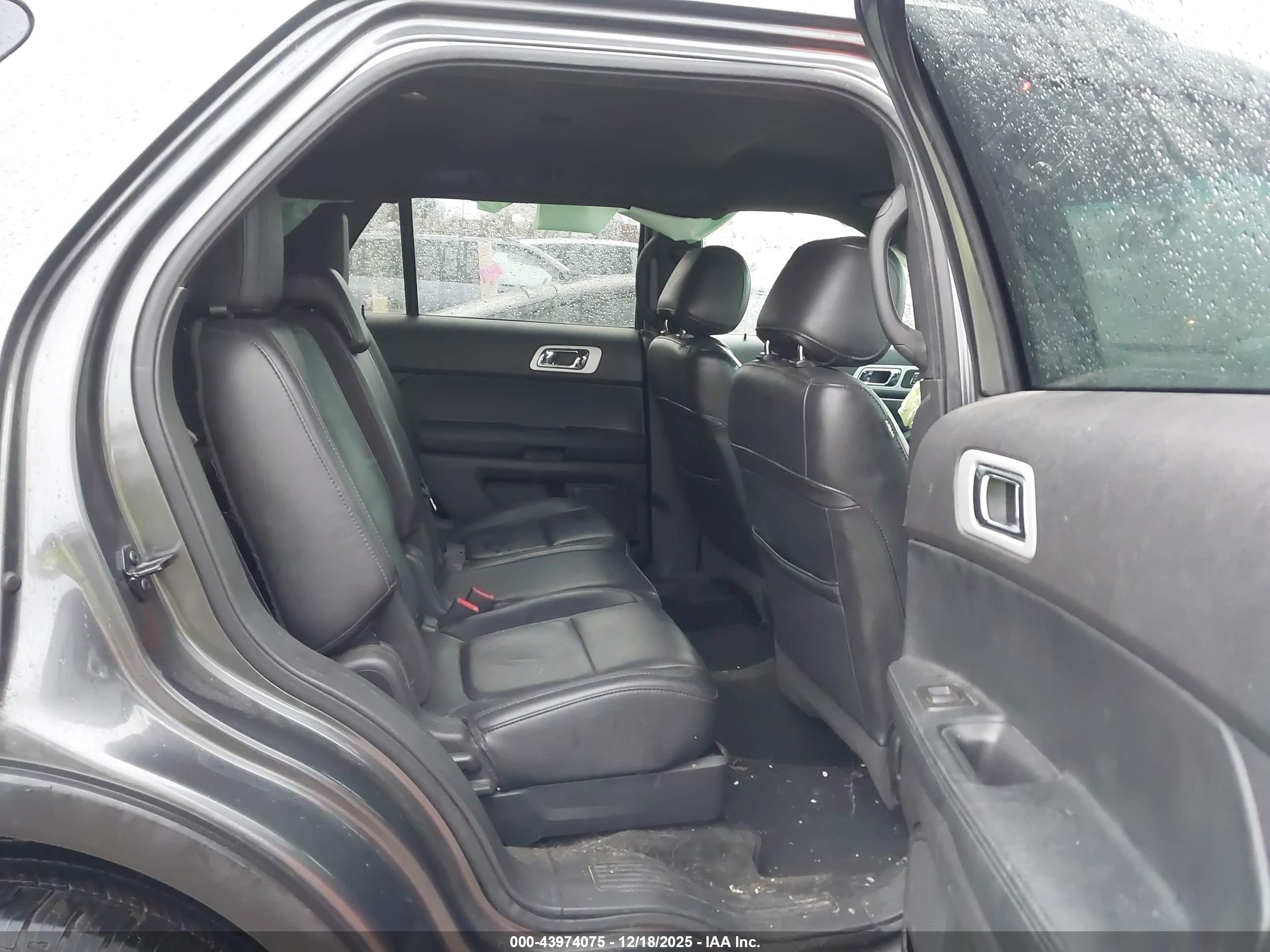 FORD EXPLORER image 8