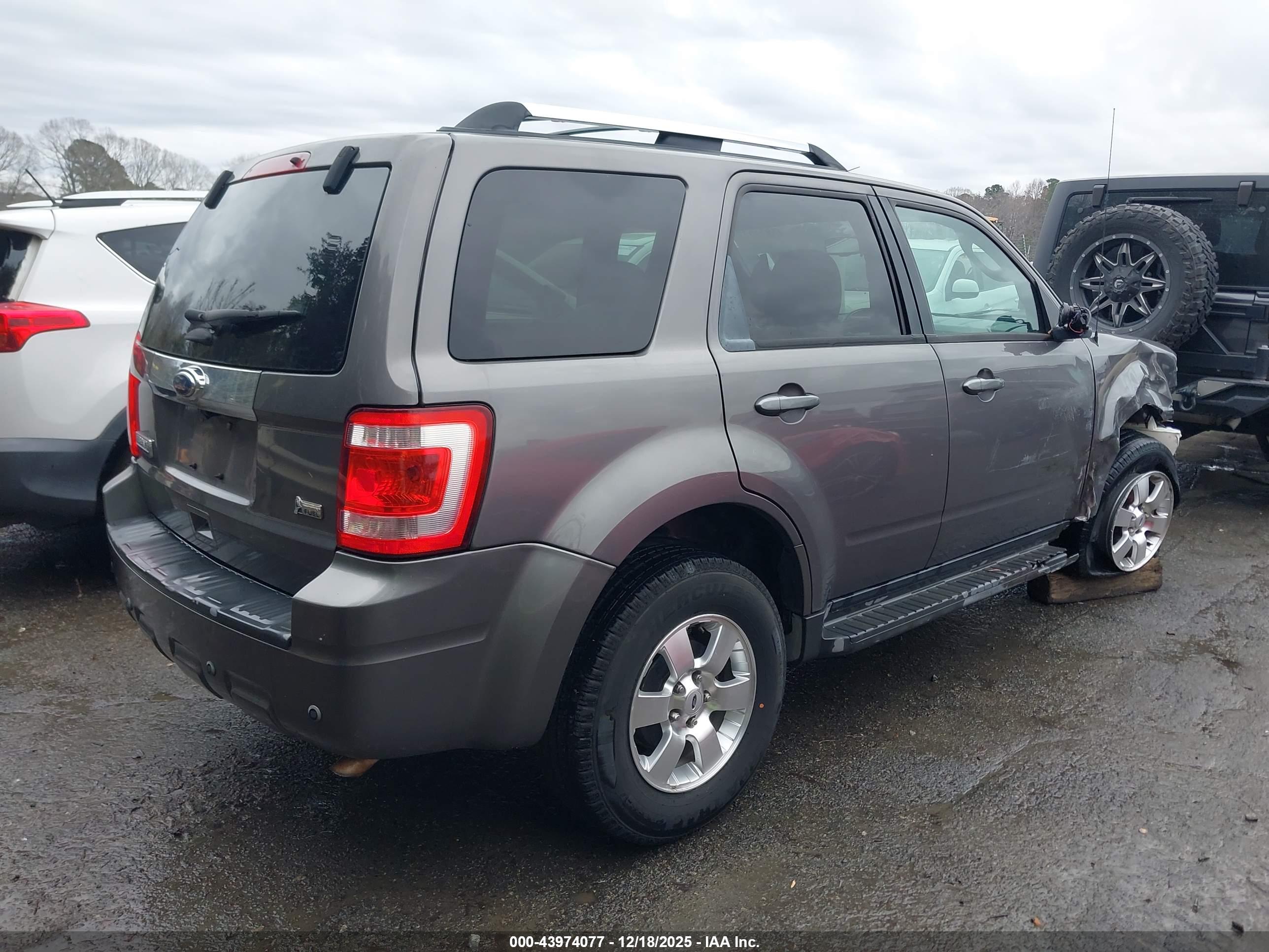 FORD ESCAPE image 4