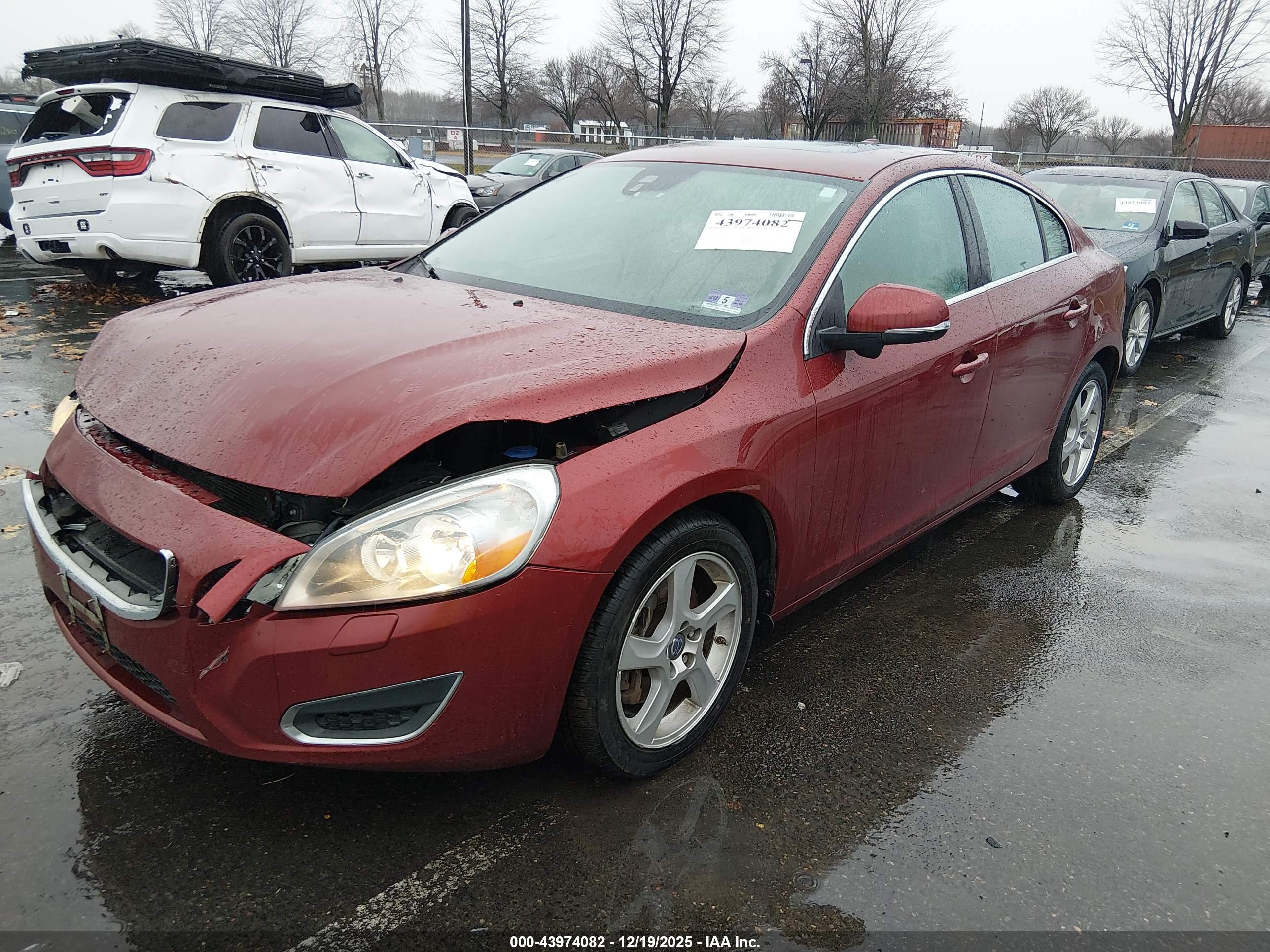 VOLVO S60 image 2