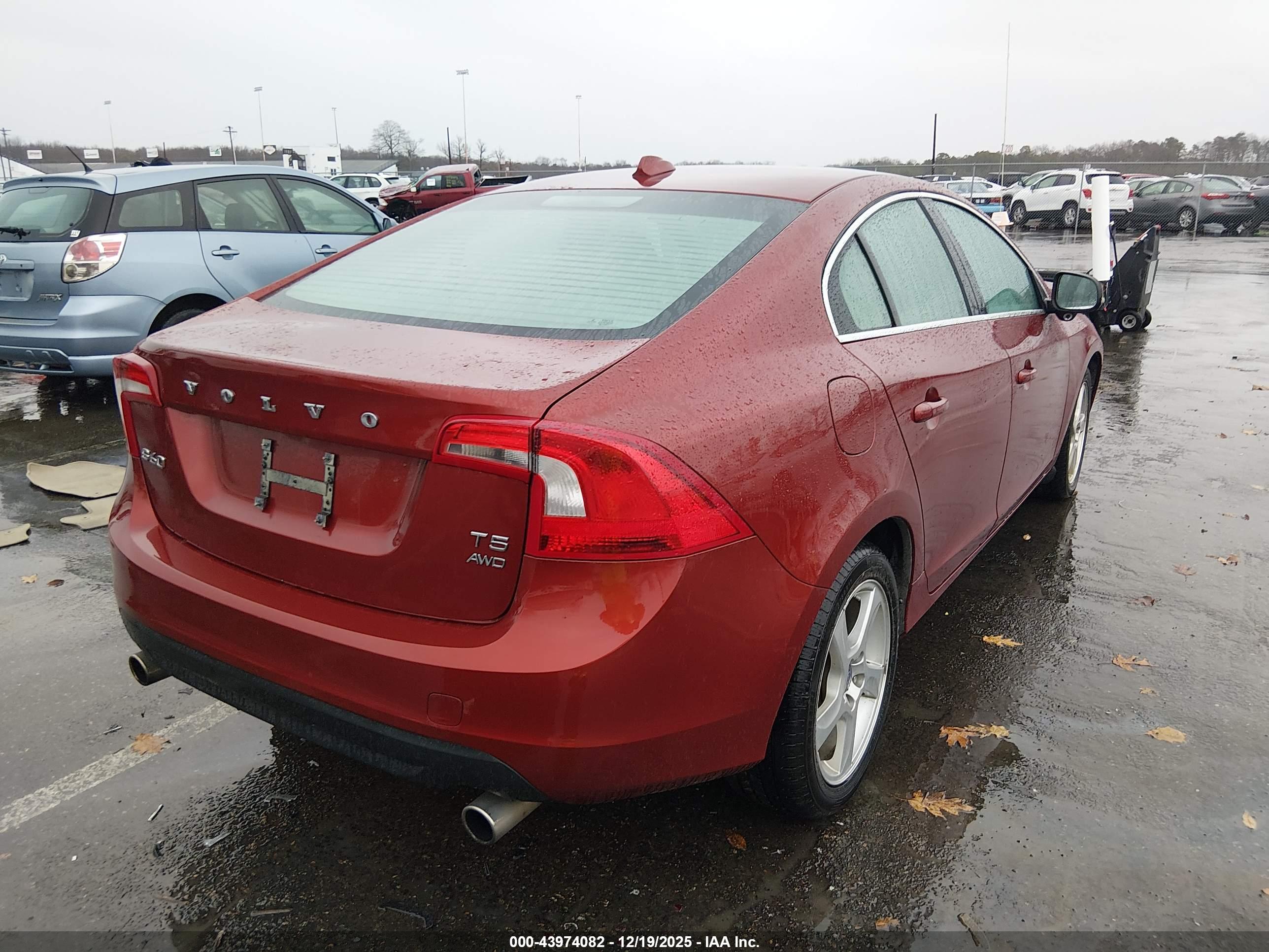 VOLVO S60 image 4