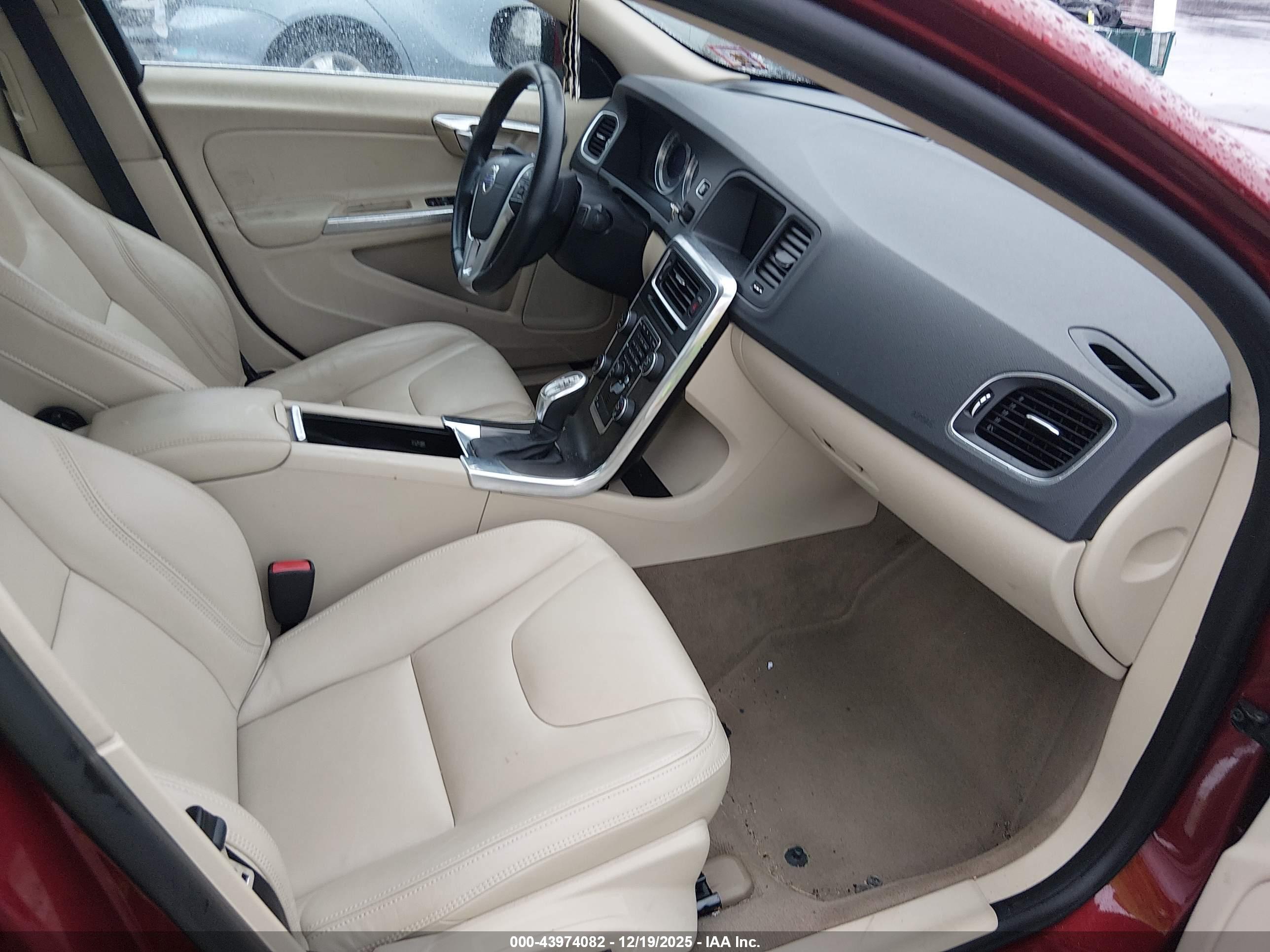 VOLVO S60 image 5