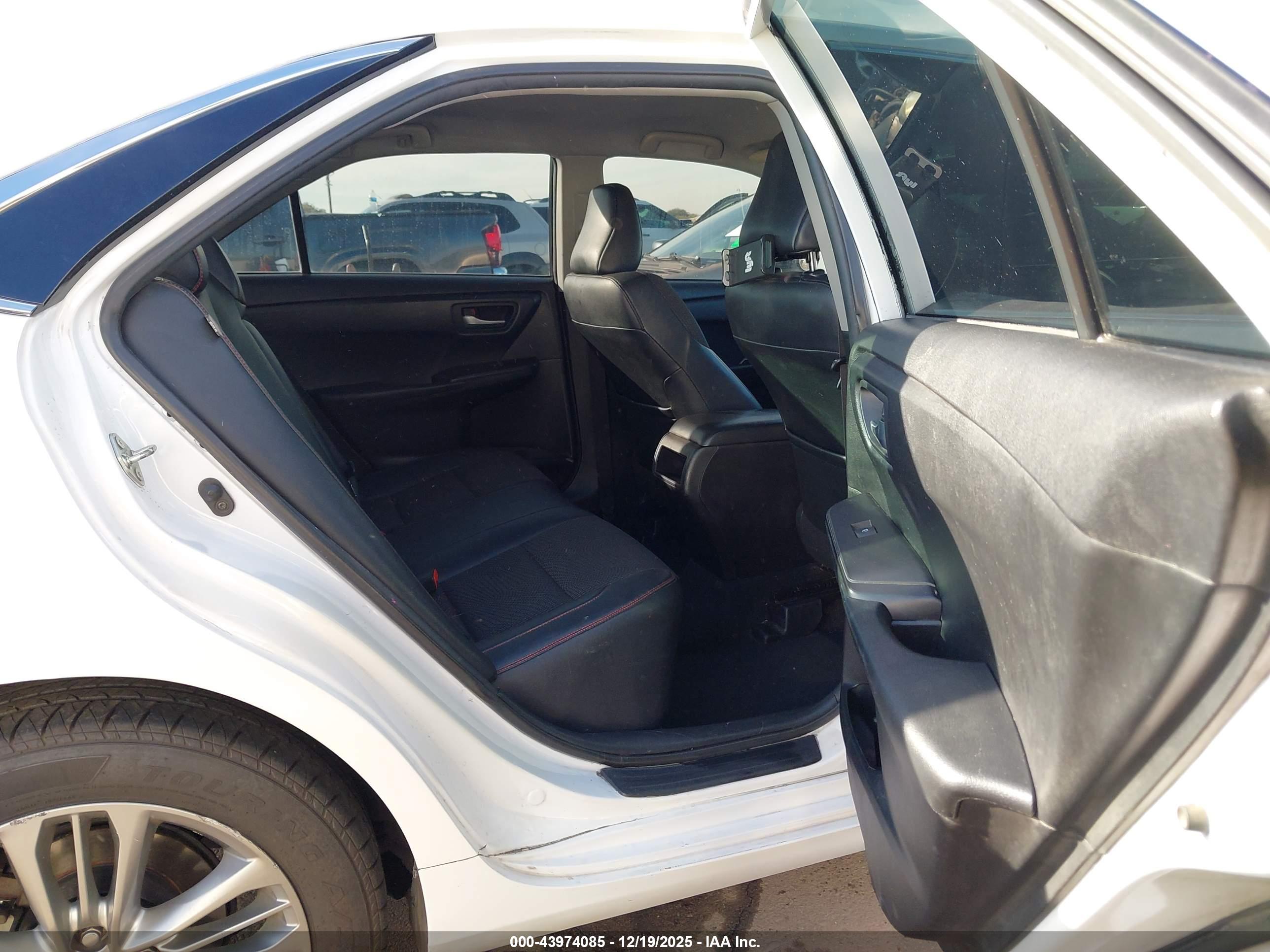 TOYOTA CAMRY image 8