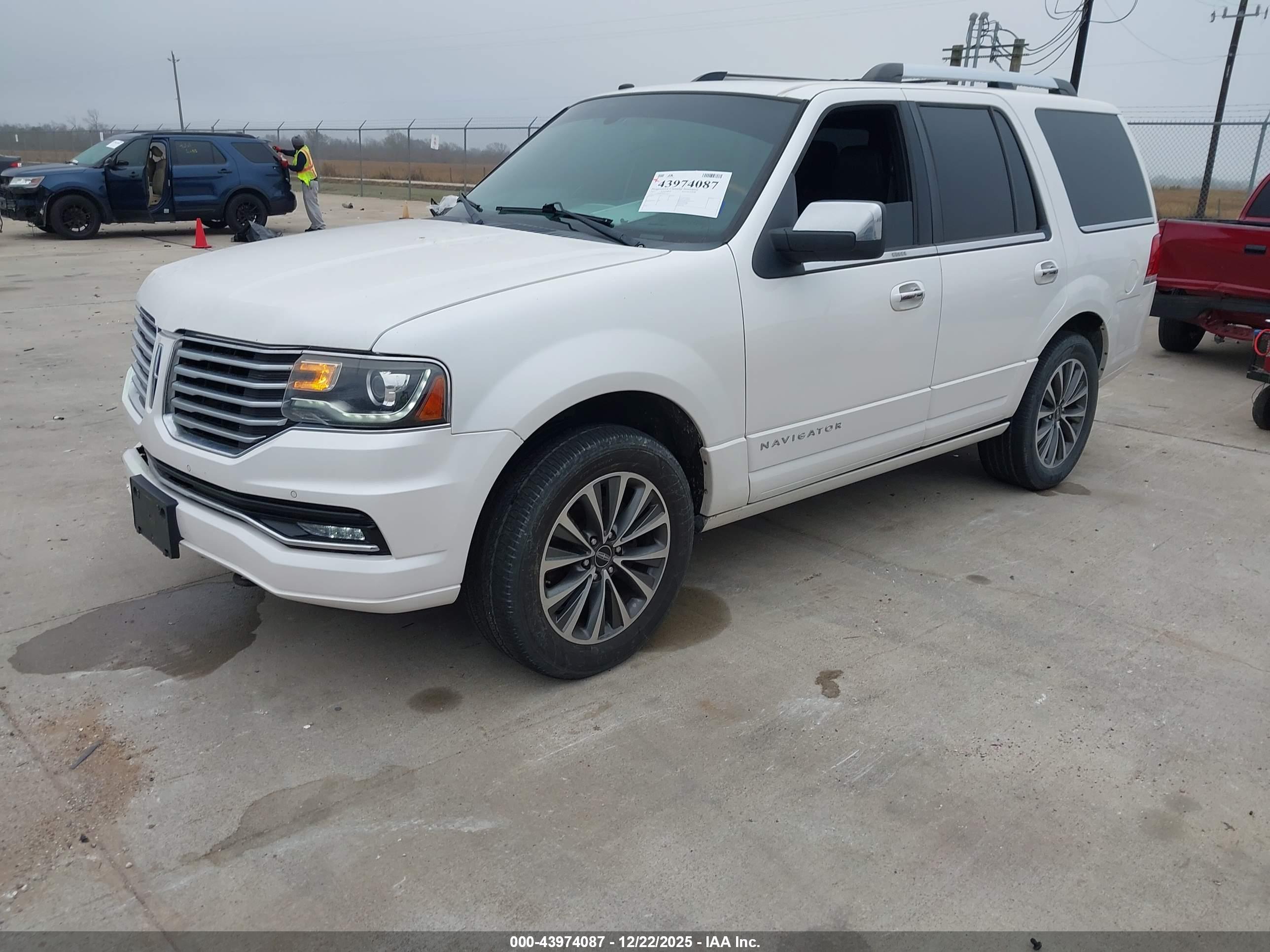 LINCOLN NAVIGATOR image 2