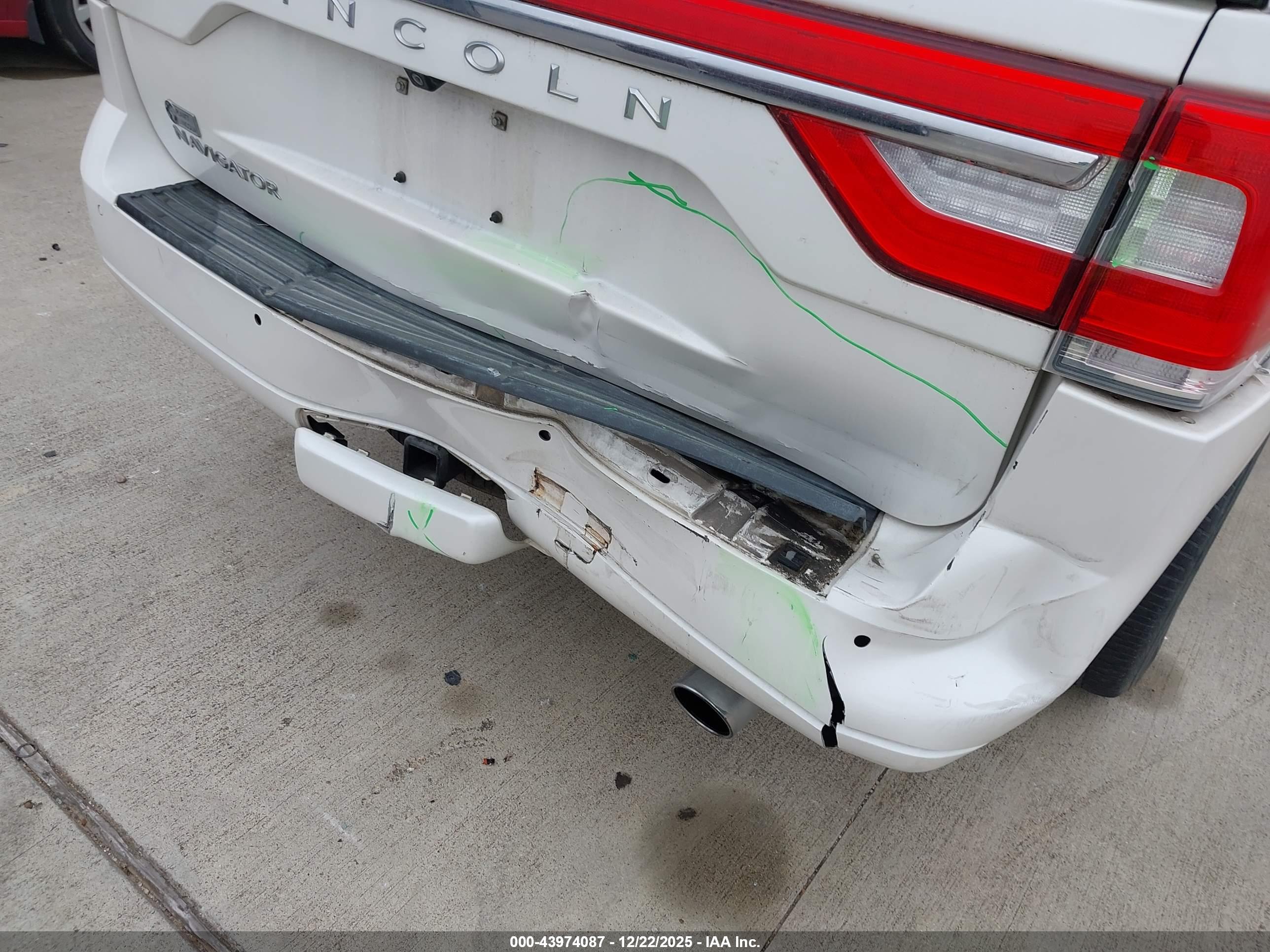 LINCOLN NAVIGATOR image 6