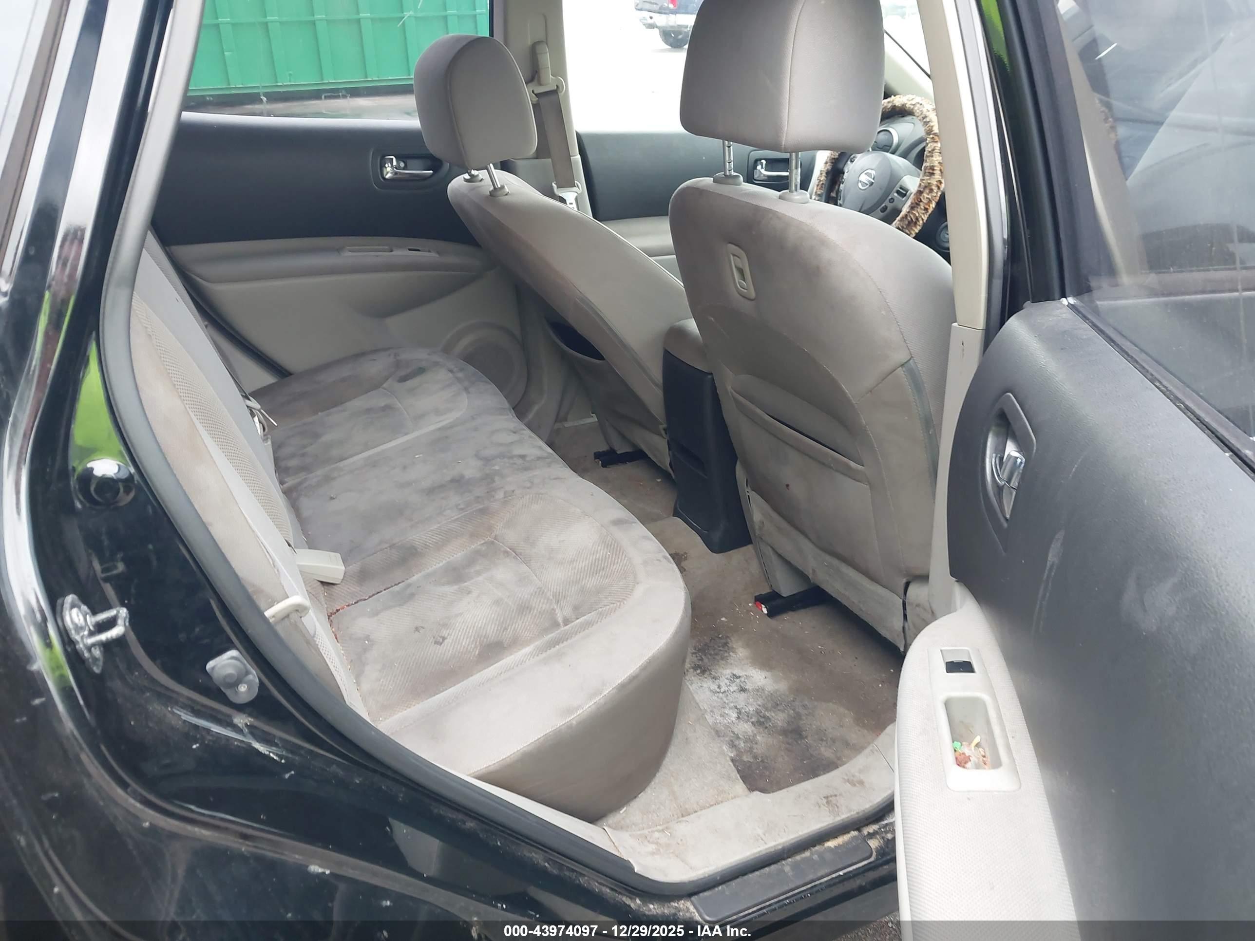 NISSAN ROGUE image 8