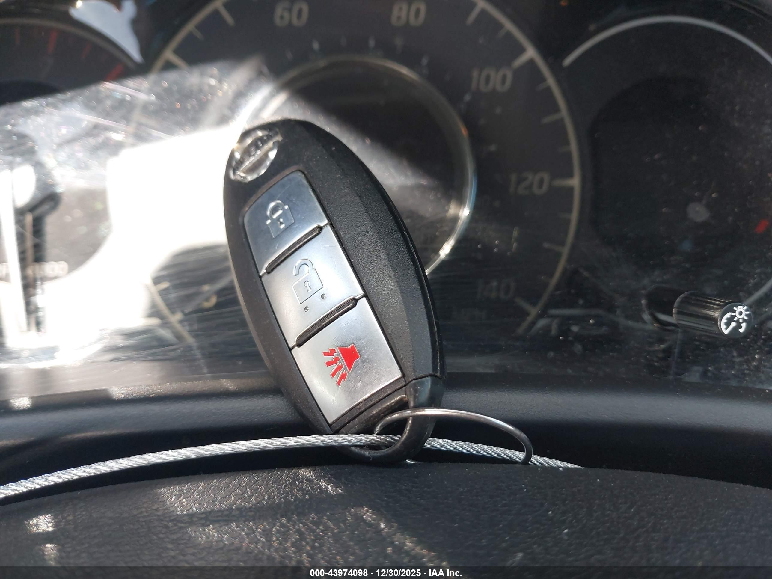 NISSAN VERSA image 11