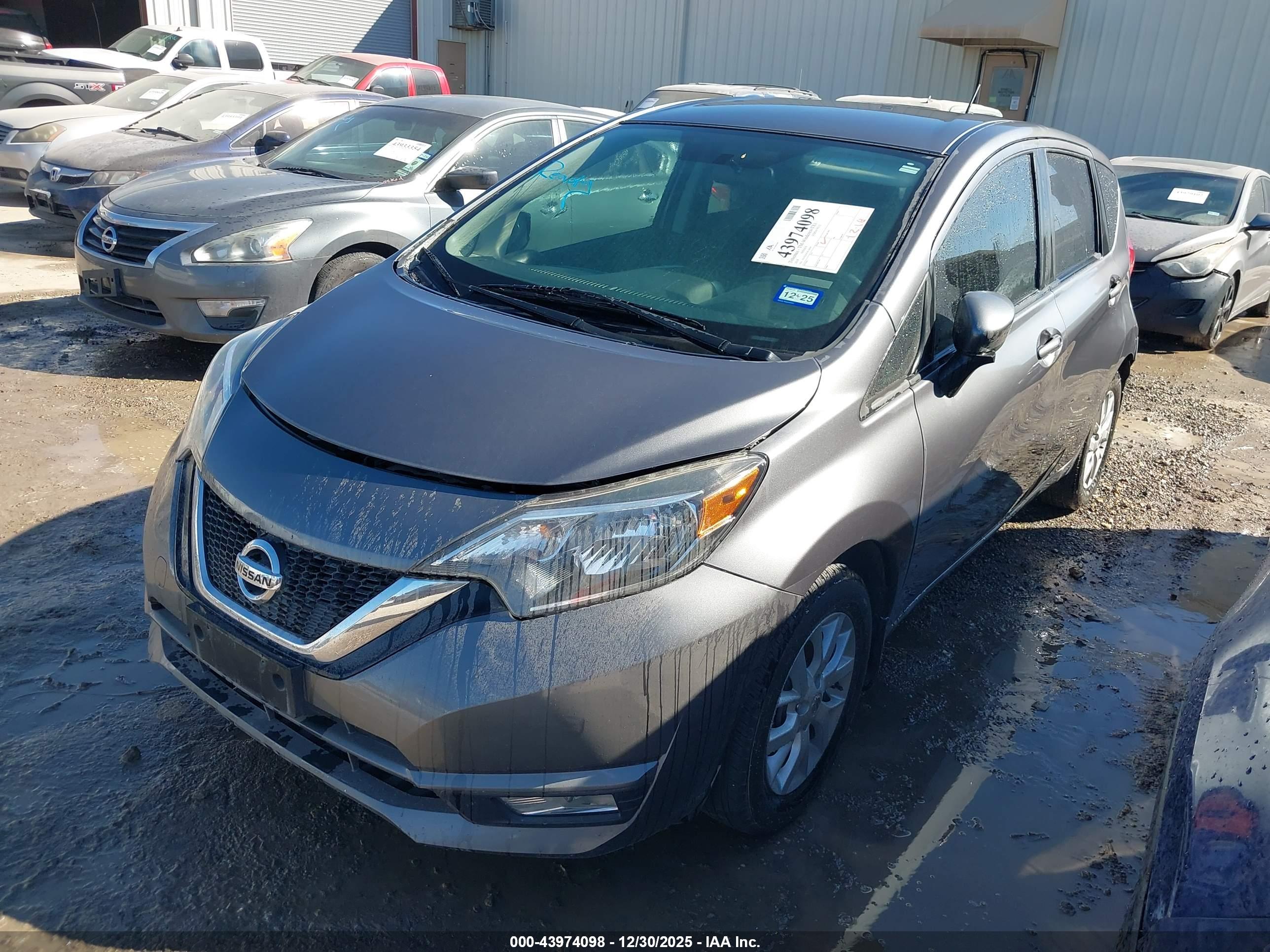 NISSAN VERSA image 2